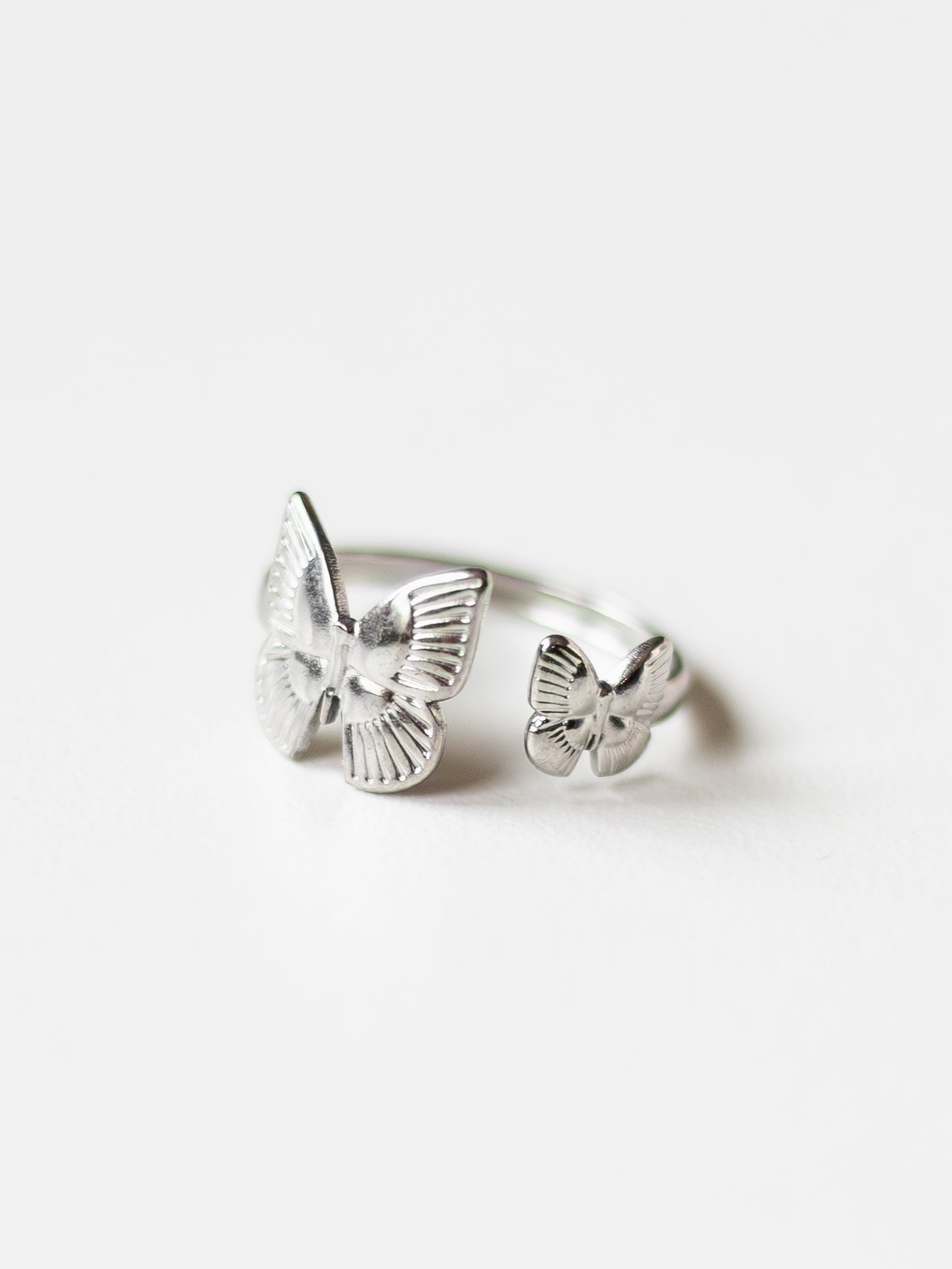 Ring mit Schmetterlingen