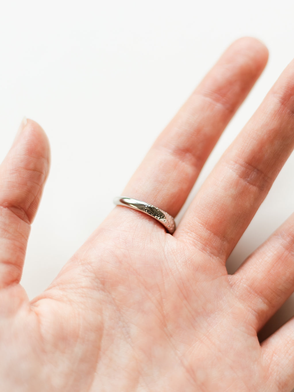 Ring mit Delfin