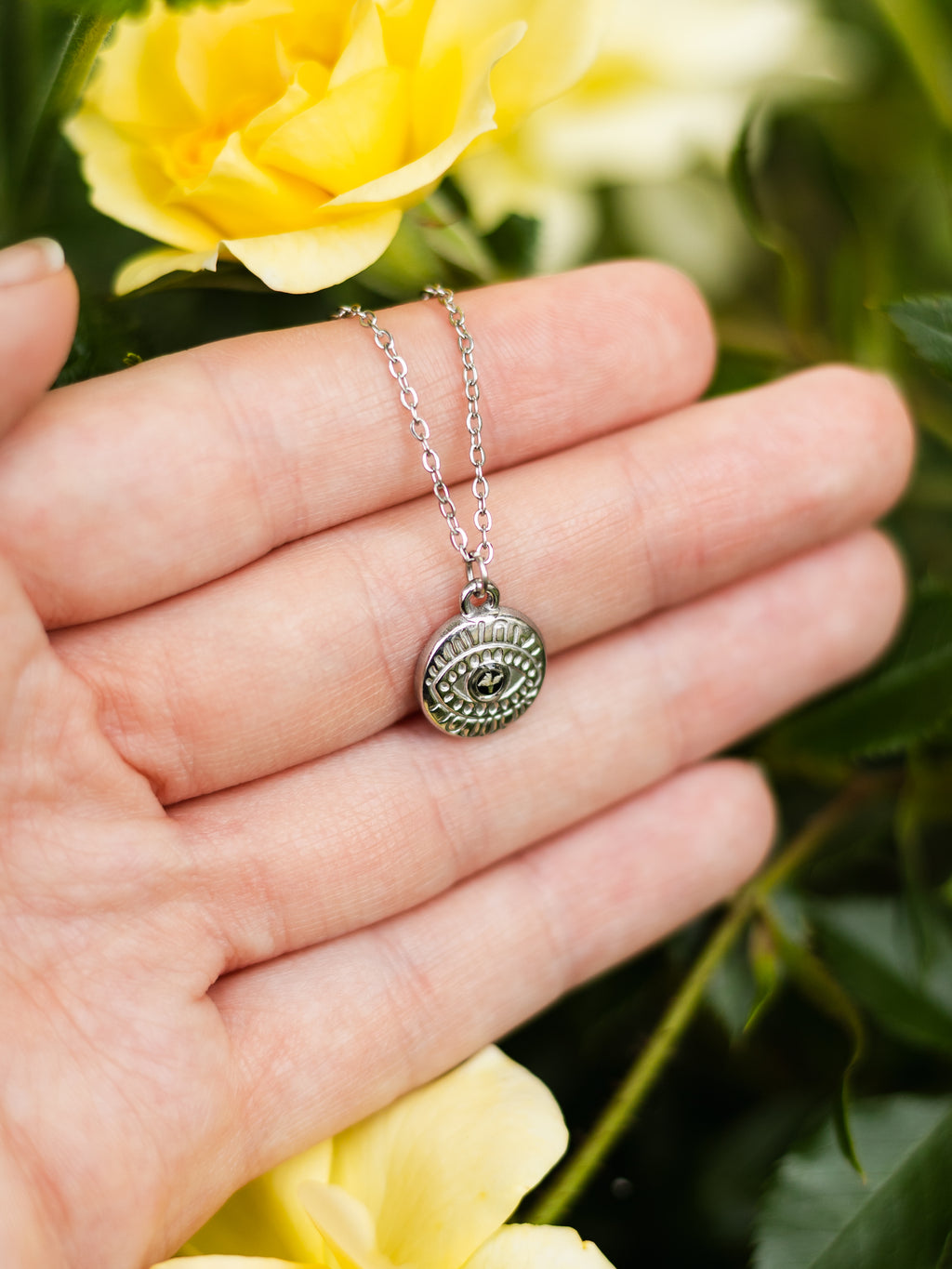 Necklace with eye and wild carrot