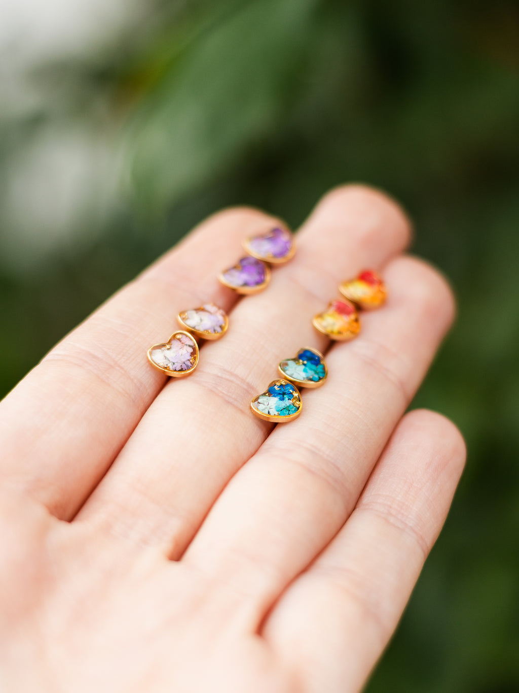 Winzige Herz-Ohrstecker mit echten Blüten | Usedom Schmuck | Chirurgenstahl Ohrringe | Ohrringe für Kinder | Ohrstecker Kinder | Gesundheitsstecker | Handgemachter Schmuck | Pflanzenschmuck | Naturschmuck | Ohrstecker für Alltag