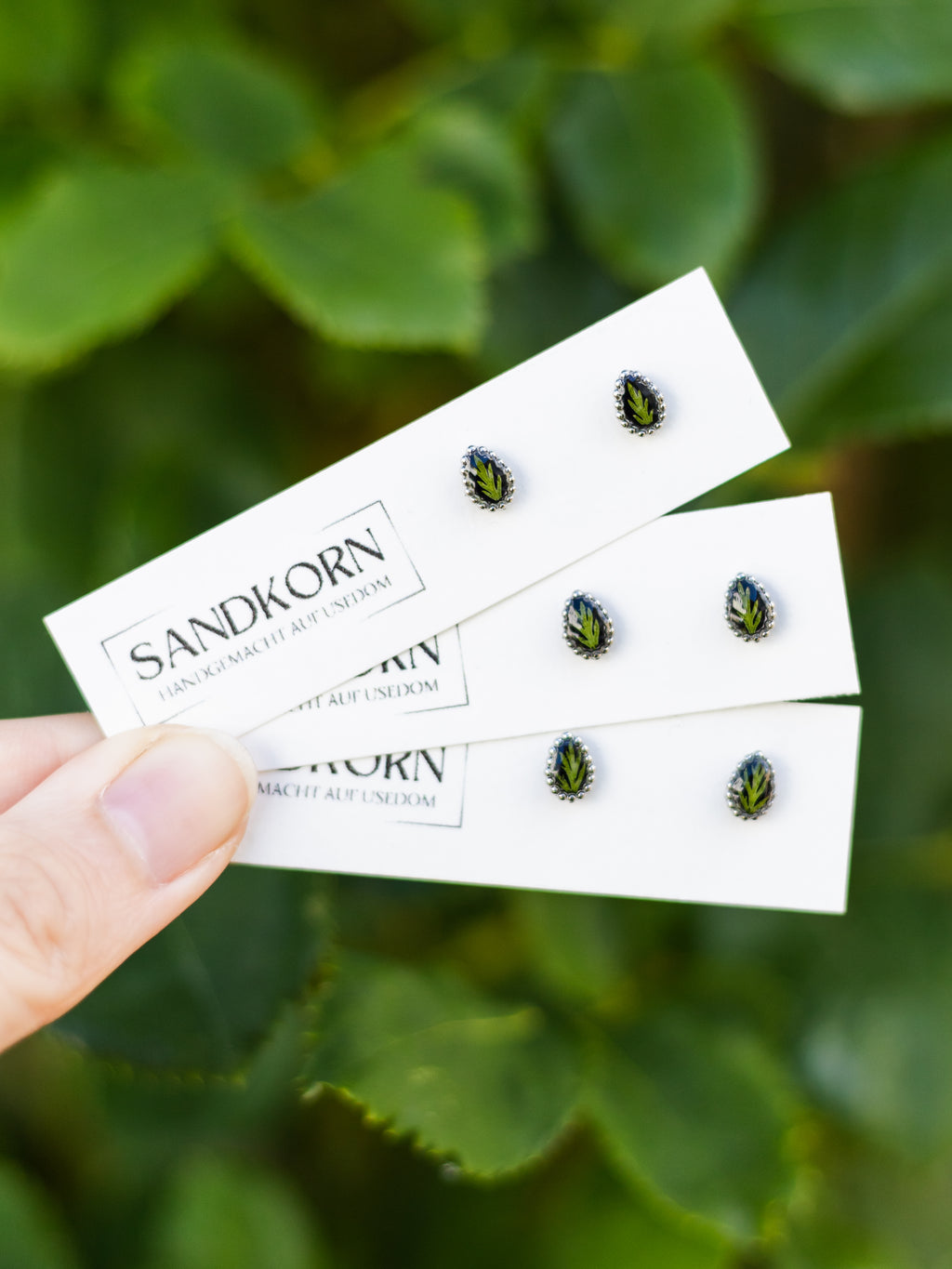 Mini stud earrings with Mugwort