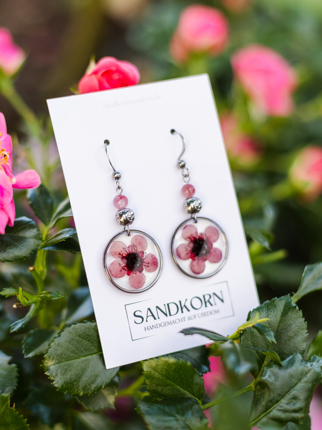 Ohrringe mit Manuka-Blüten und Jadeperlen - SANDKORN Usedom 