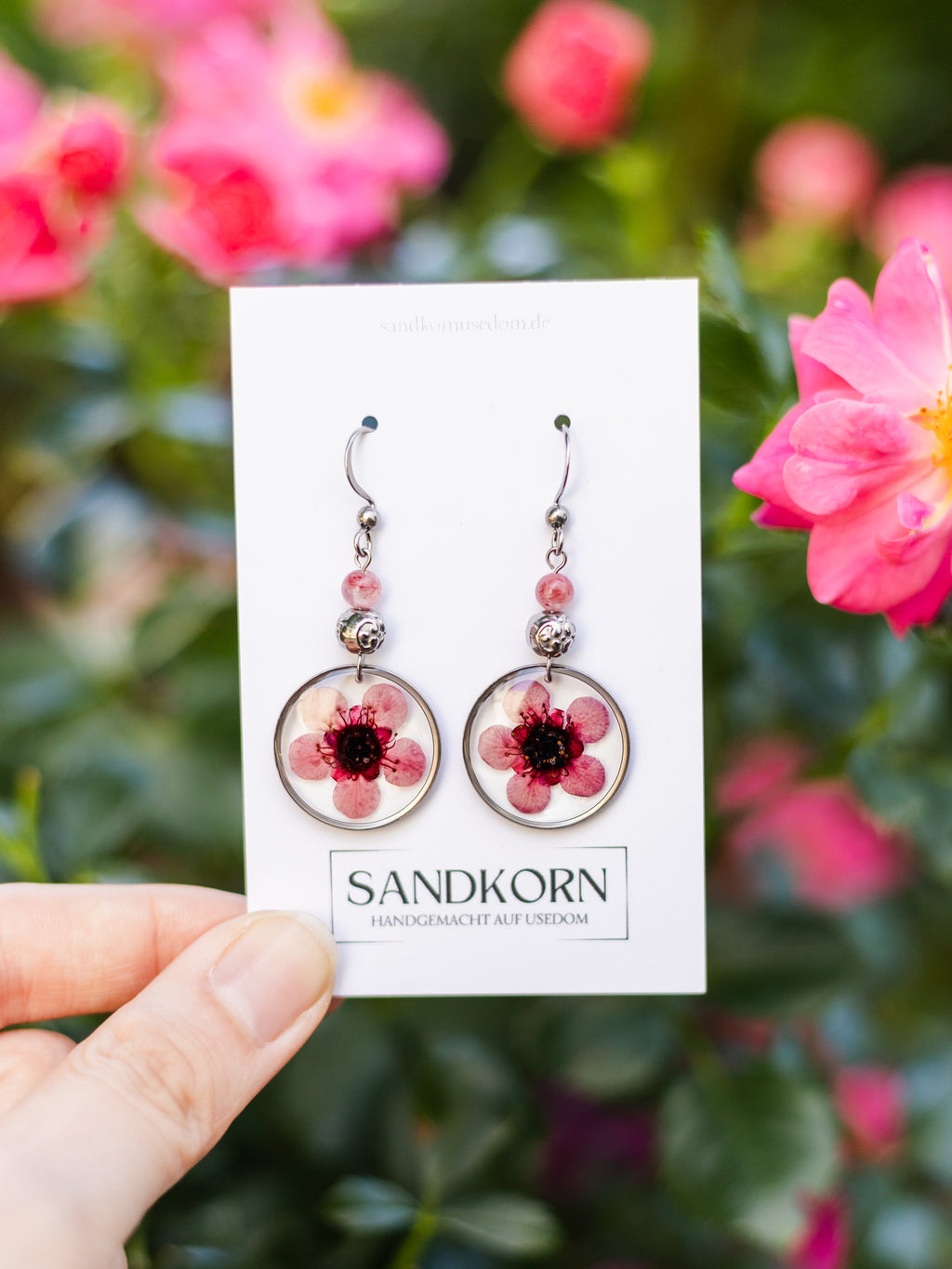 Ohrringe mit Manuka-Blüten und Jadeperlen - SANDKORN Usedom 