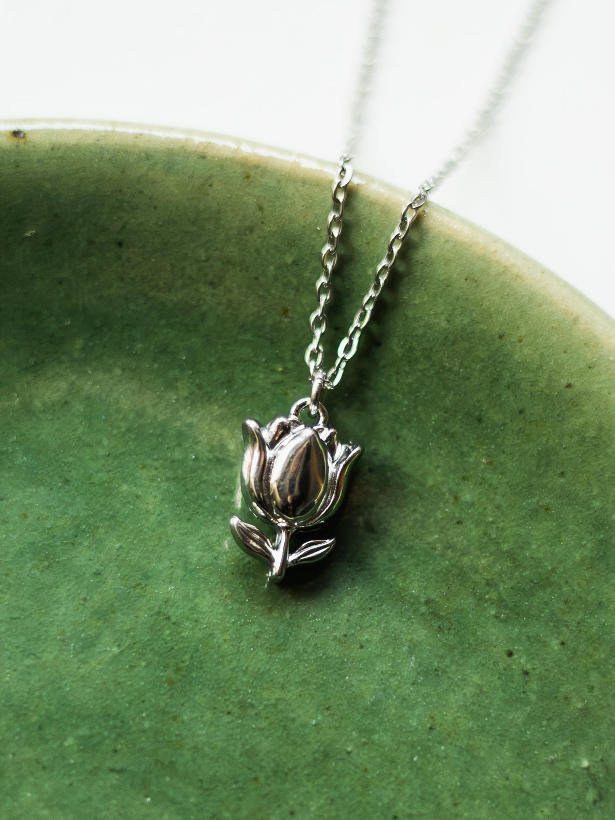 Halskette mit Blume