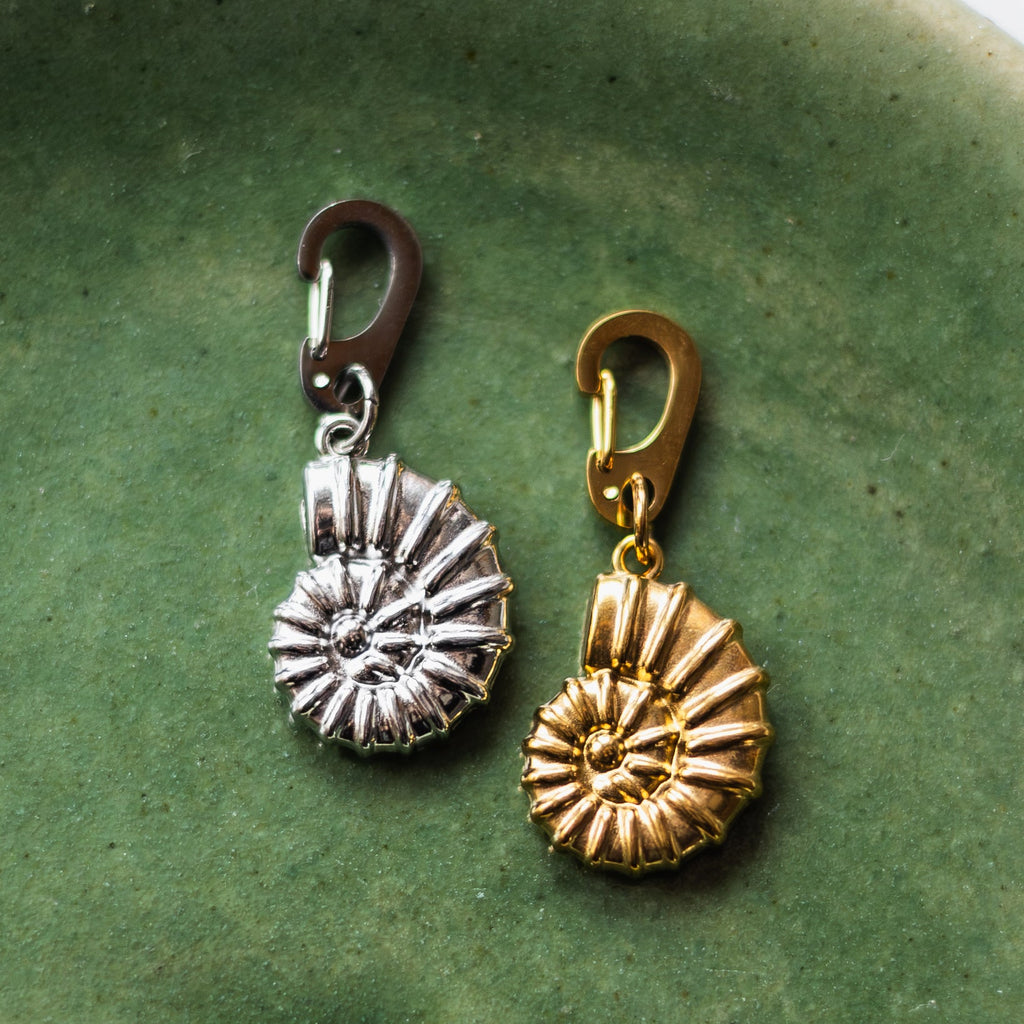 Taschenanhänger mit Nautilus-Schnecke