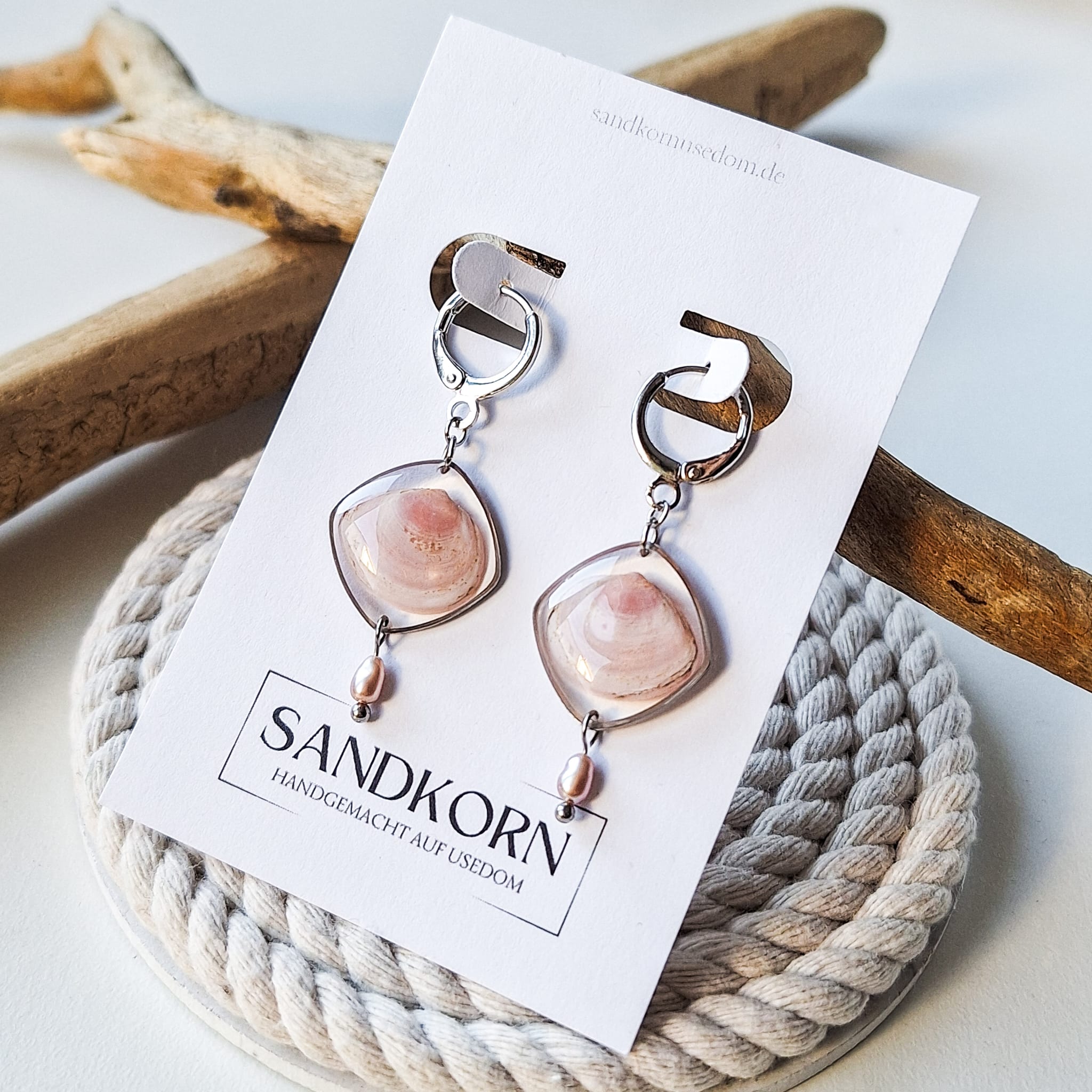 Ohrringe mit Plattmuscheln und Süßwasserperlen - SANDKORN Usedom 