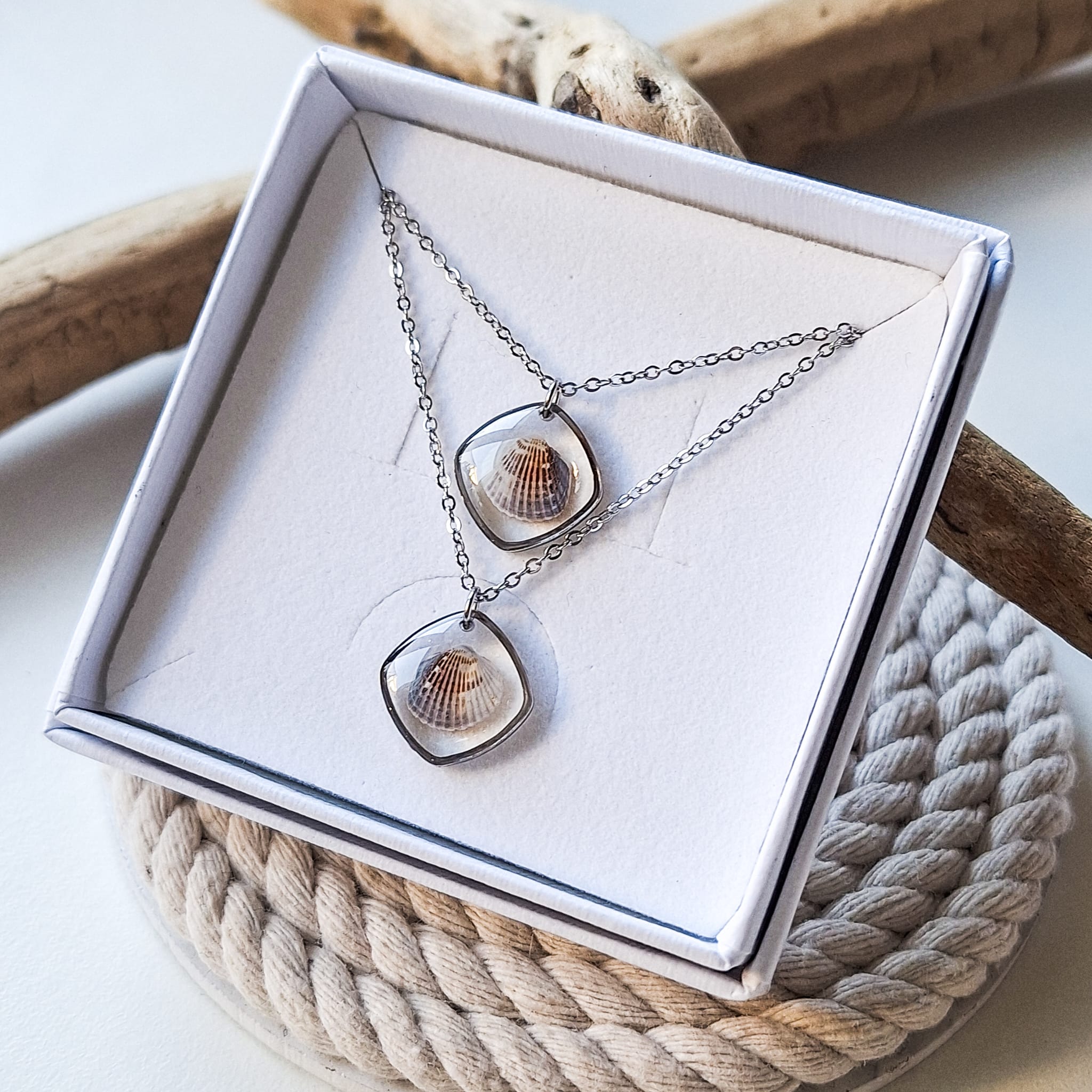 Naszyjniki partnerskie z muszlami w kształcie serca - srebro
