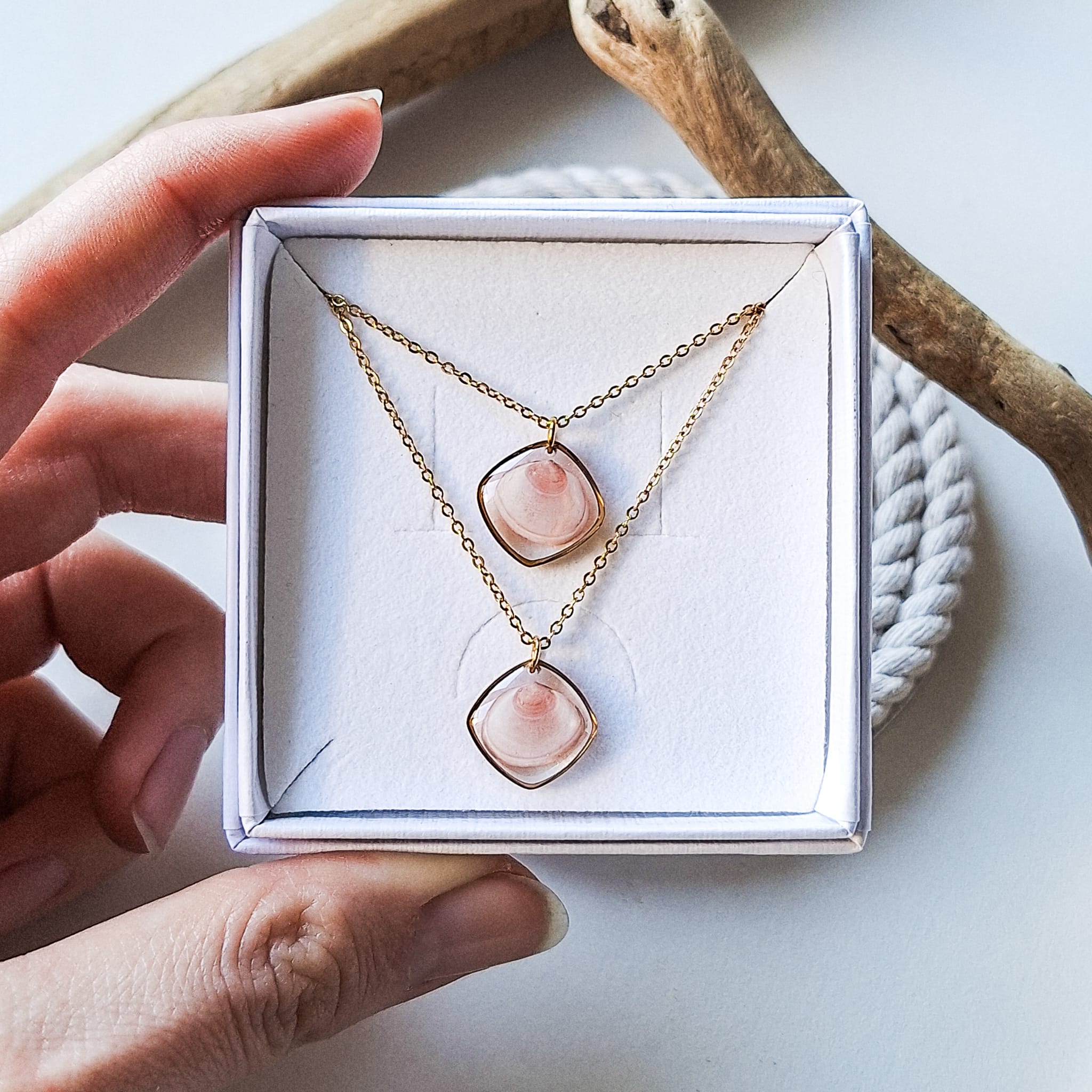 Naszyjniki partnerskie z płaskimi muszlami - Złoto