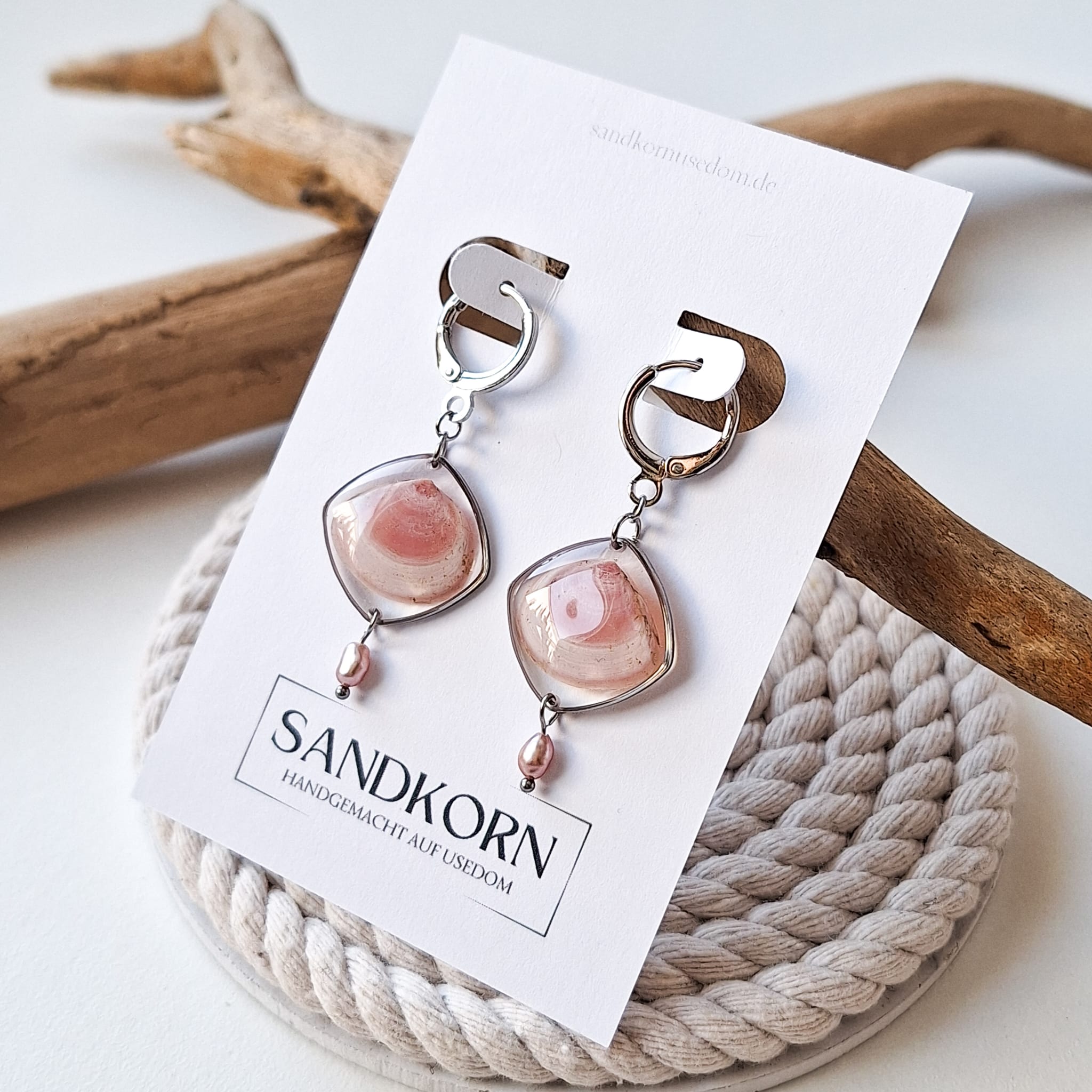 Ohrringe mit Plattmuscheln und Süßwasserperlen