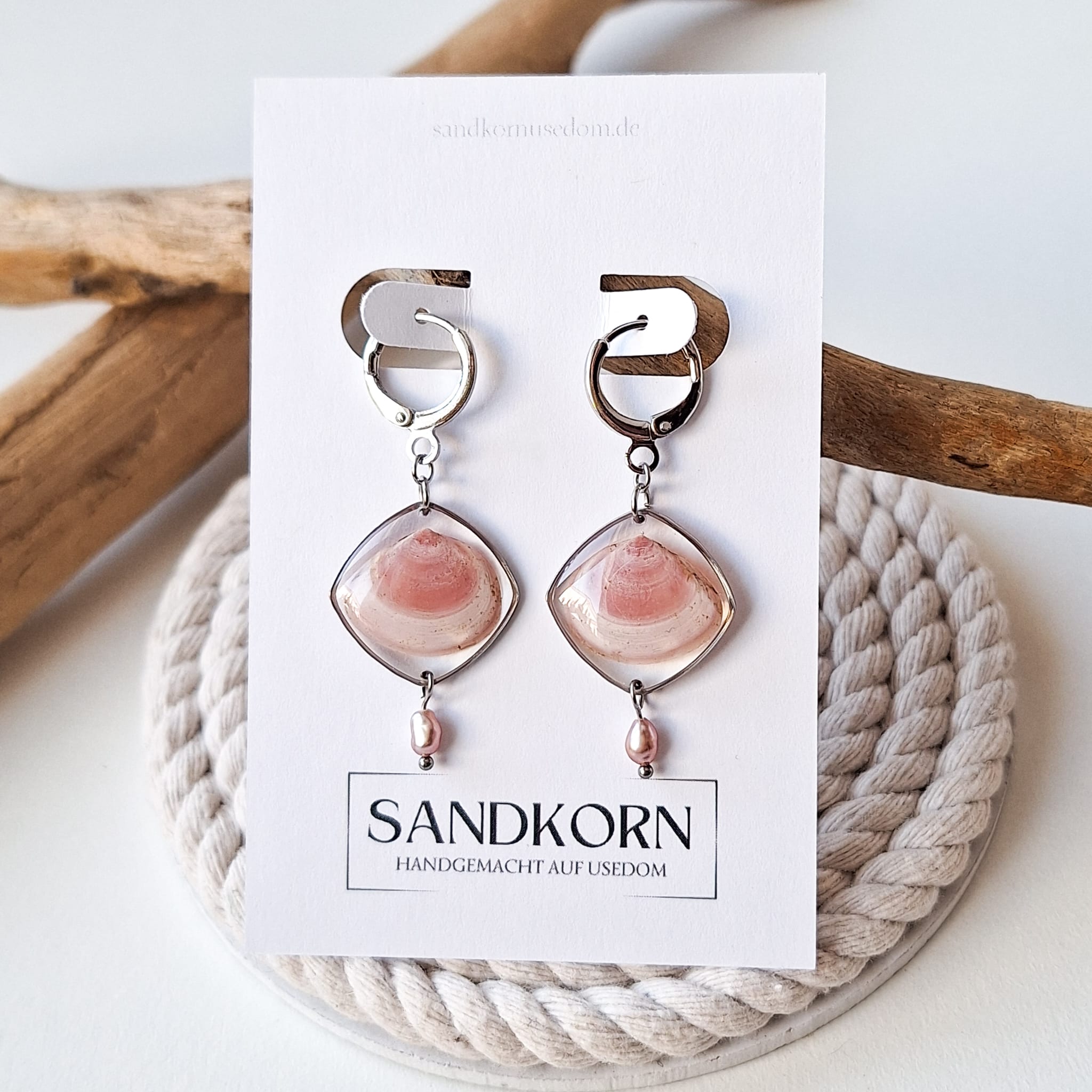 Ohrringe mit Plattmuscheln und Süßwasserperlen