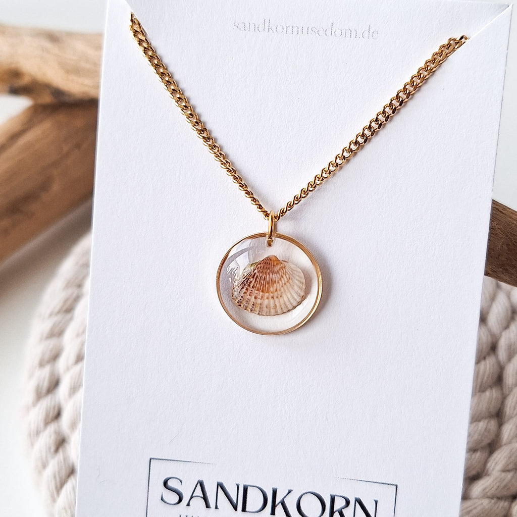 Necklace with heart shell - Gold