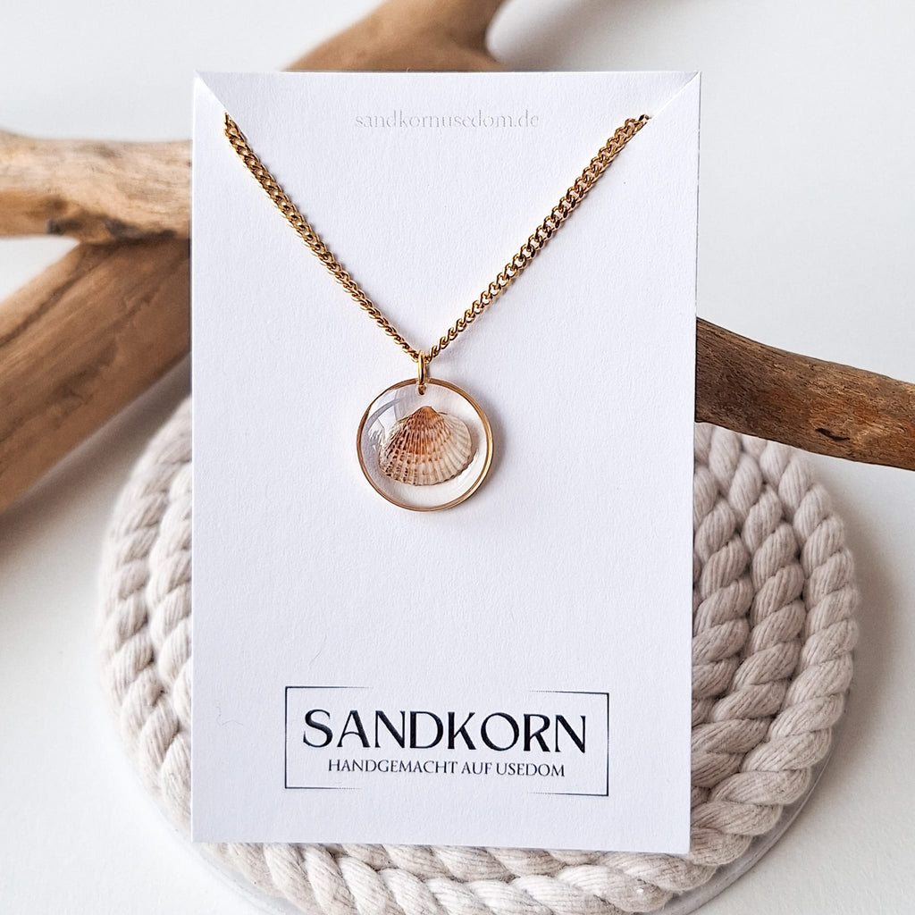 Necklace with heart shell - Gold