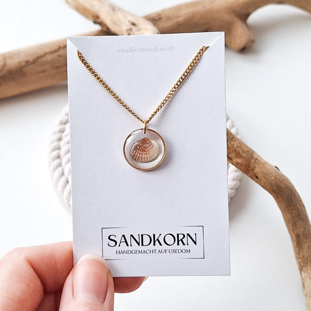 Necklace with heart shell - Gold