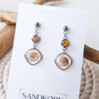 Kolczyki z muszlami, piaskiem plażowym i bursztynem