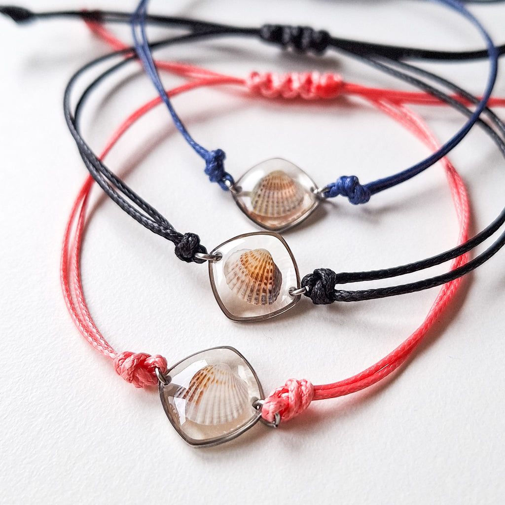 Bransoletka z muszlą w kształcie serca - srebrna