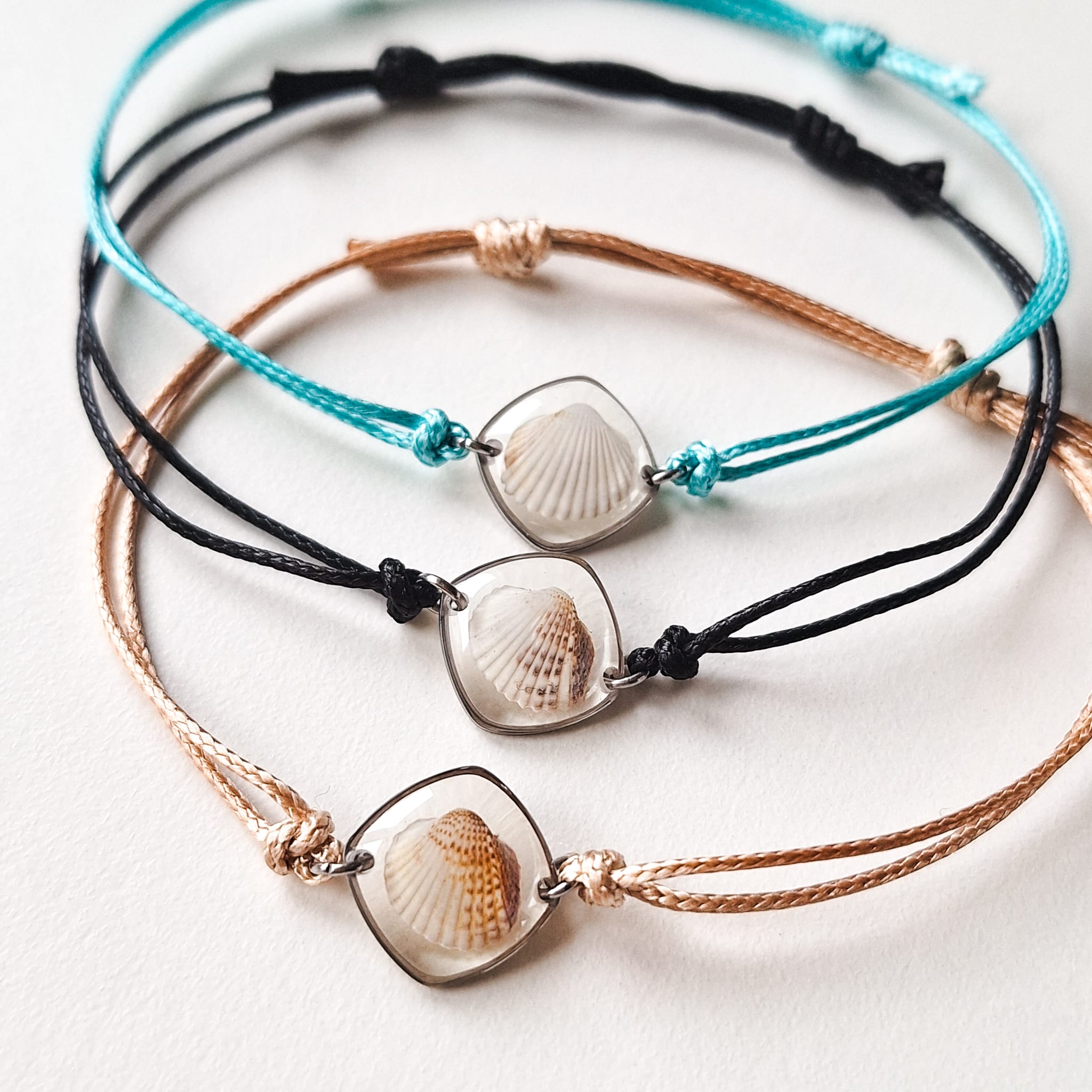 Bransoletka z muszlą w kształcie serca - srebrna