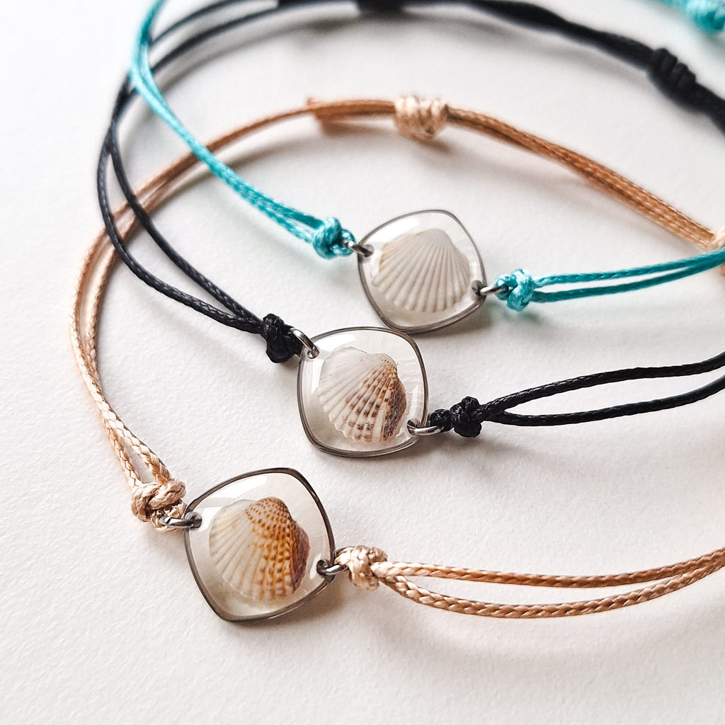 Bransoletka z muszlą w kształcie serca - srebrna