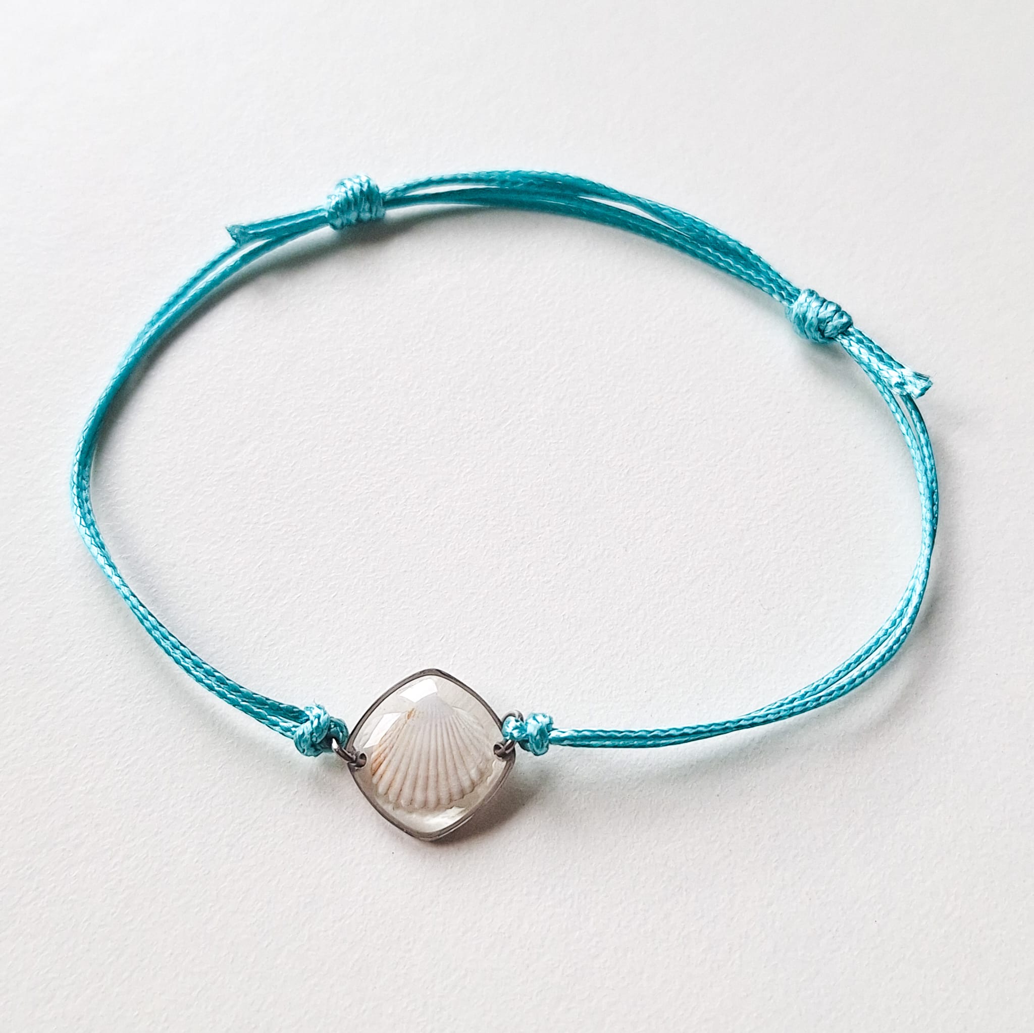 Bransoletka z muszlą w kształcie serca - srebrna