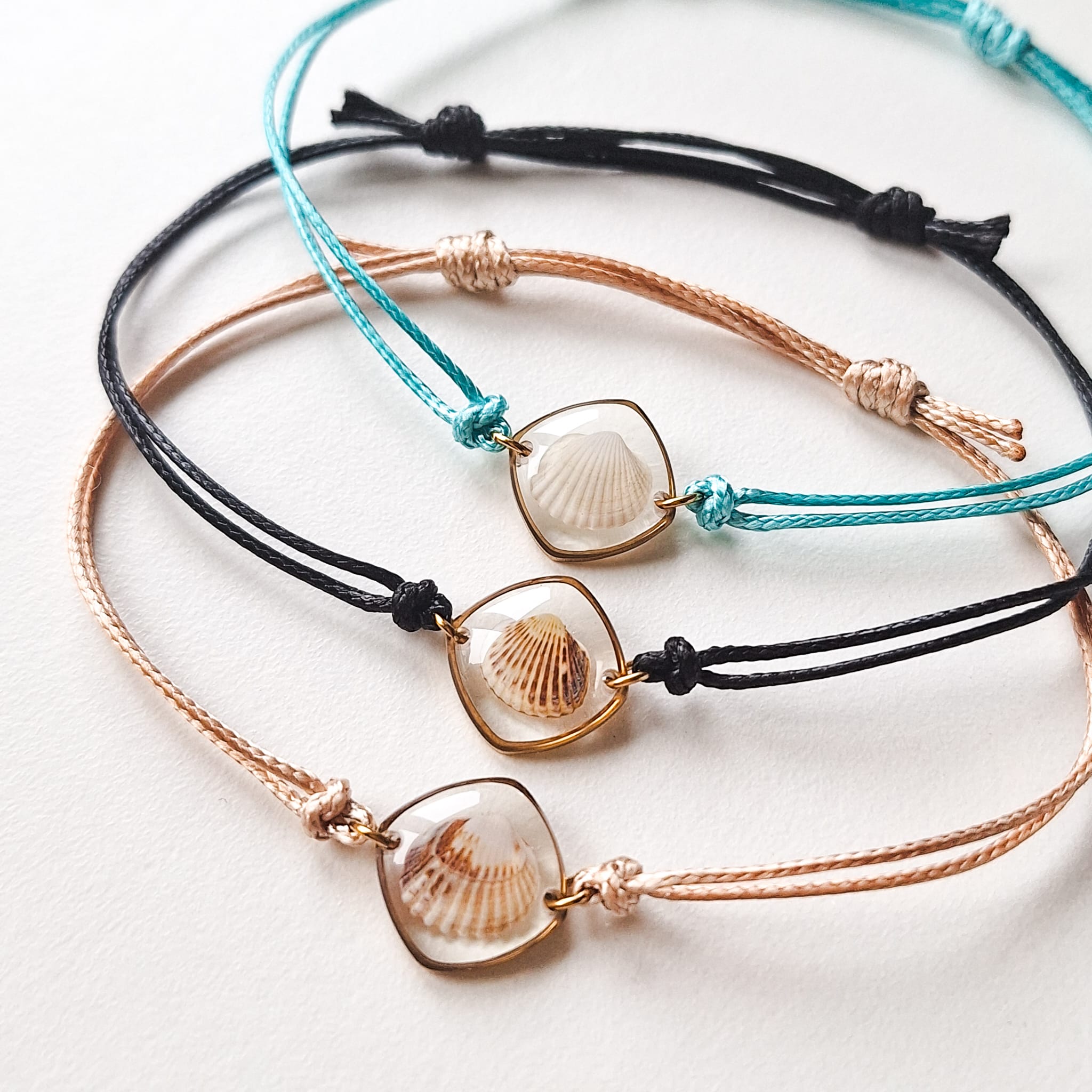 Bransoletka z muszlą w kształcie serca - srebrna