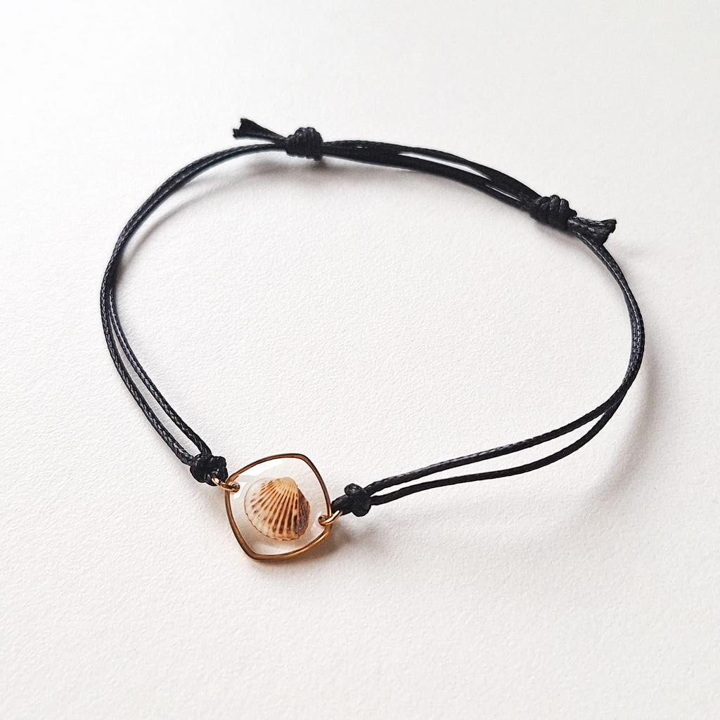 Bransoletka z muszlą w kształcie serca - srebrna