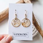 Ohrringe mit Muschelfragmenten und Süßwasserperlen | Usedom Schmuck | Meer Schmuck | Strandschmuck