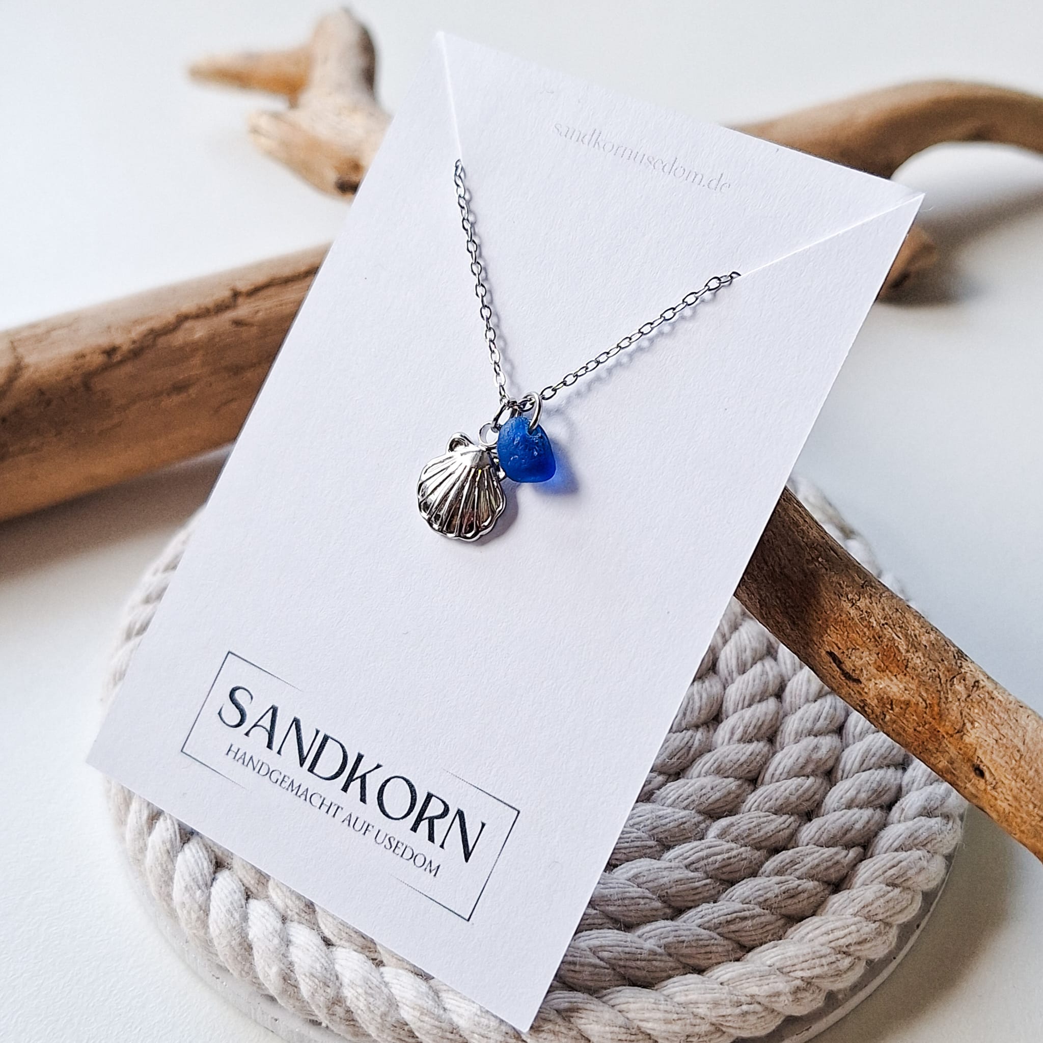 Halskette mit Muschel und Seeglas - Kobaltblau