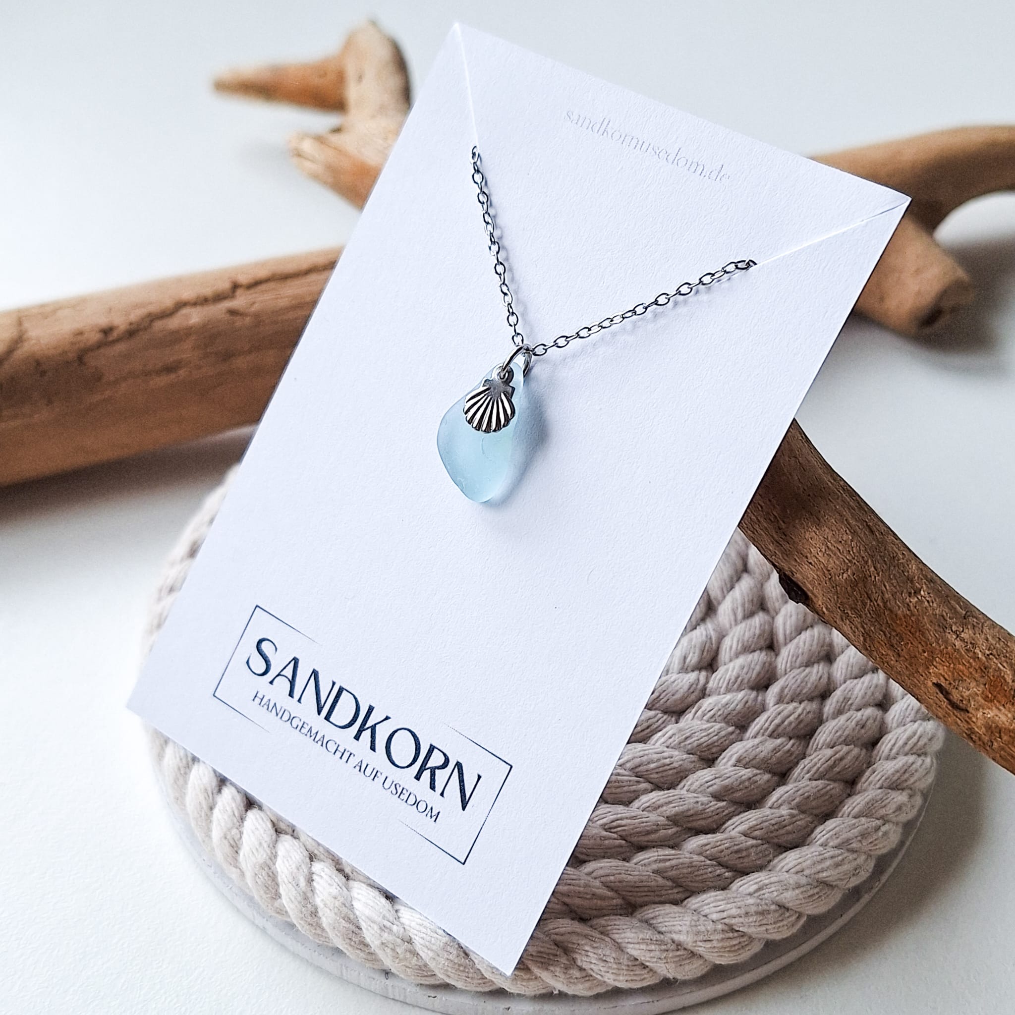Seeglas-Halskette mit Muschel - Aqua - SANDKORN Usedom 