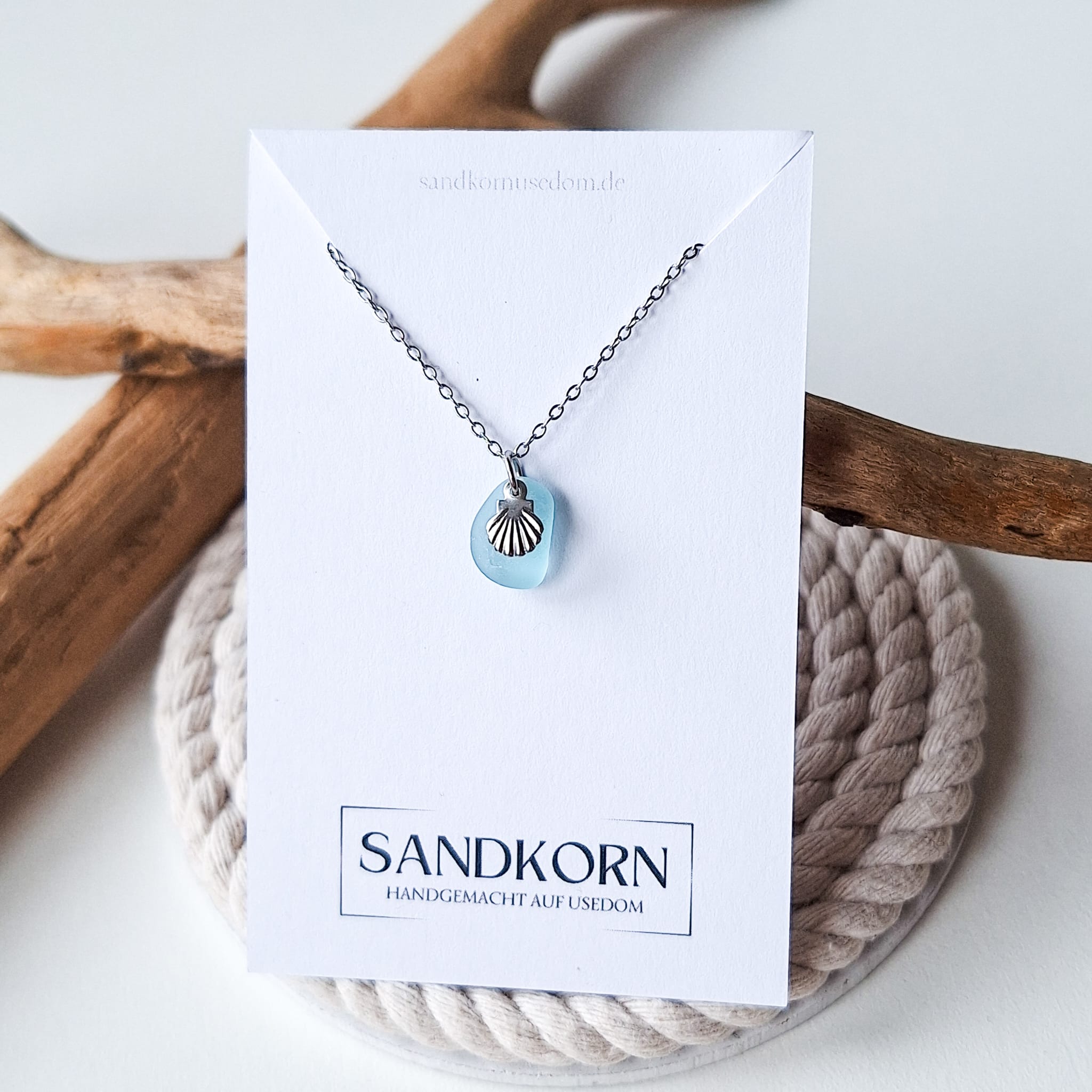 Seeglas-Halskette mit Muschel - Aqua - SANDKORN Usedom 