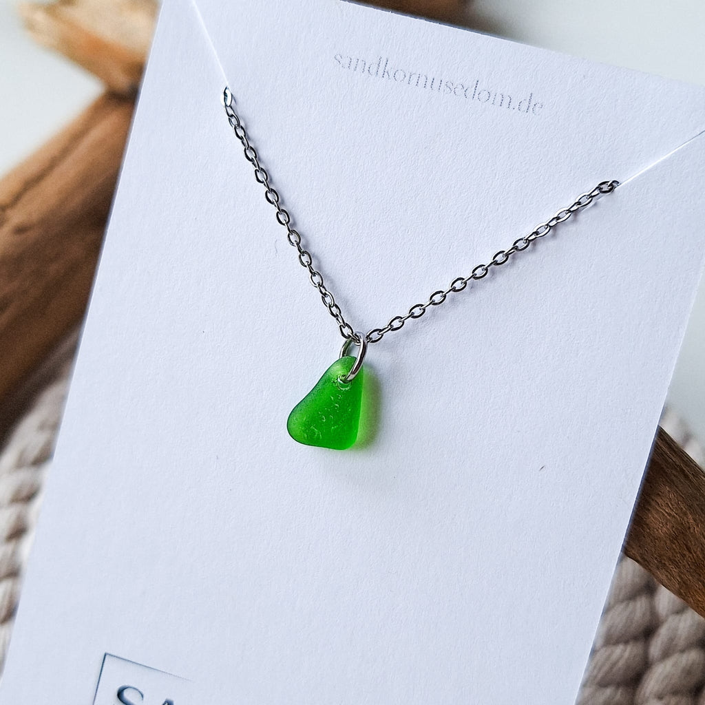 Mini Seeglas-Halskette - Kelly Grün - SANDKORN Usedom 