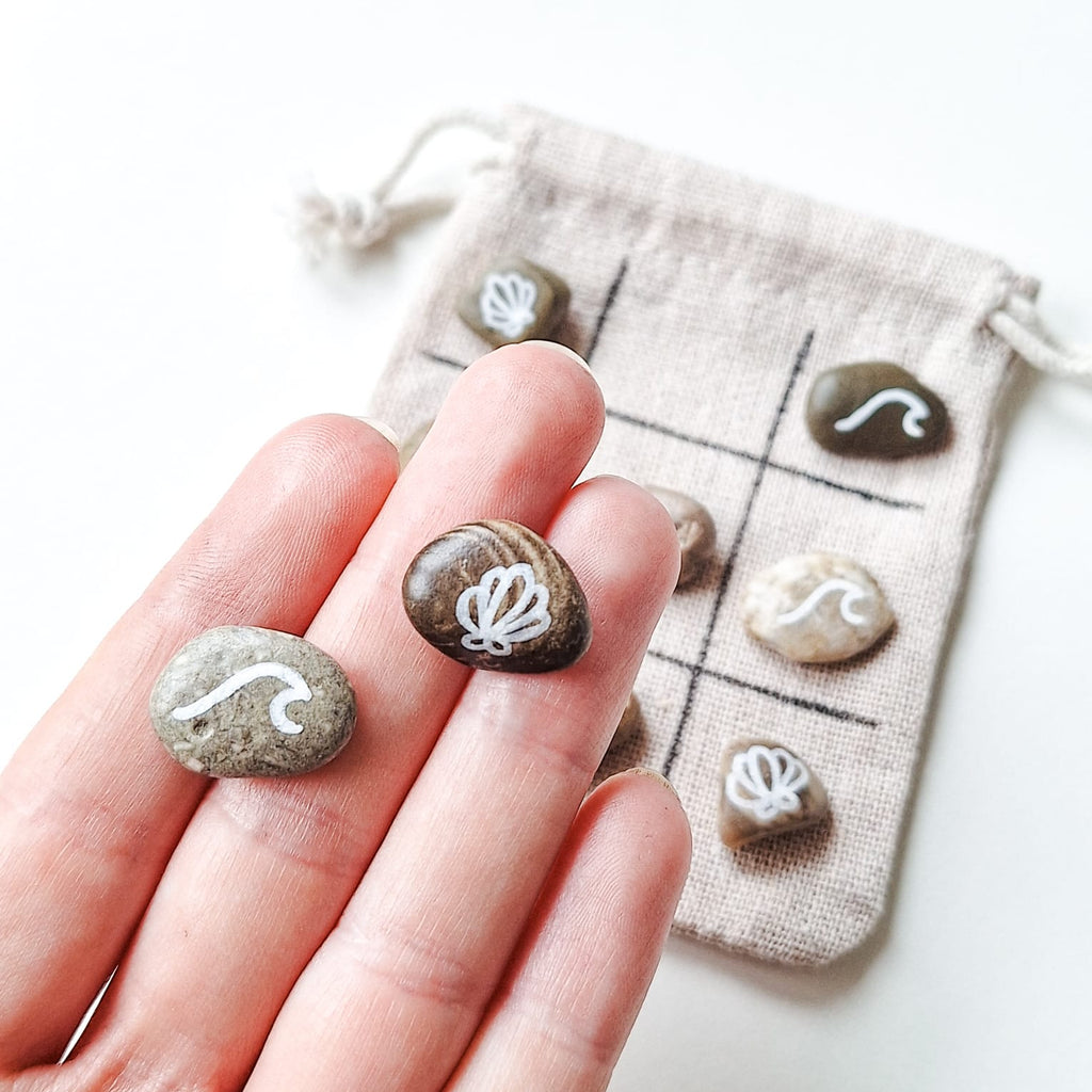 Tic-Tac-Toe-Spiel mit bemalten Ostsee-Steinen - SANDKORN Usedom 