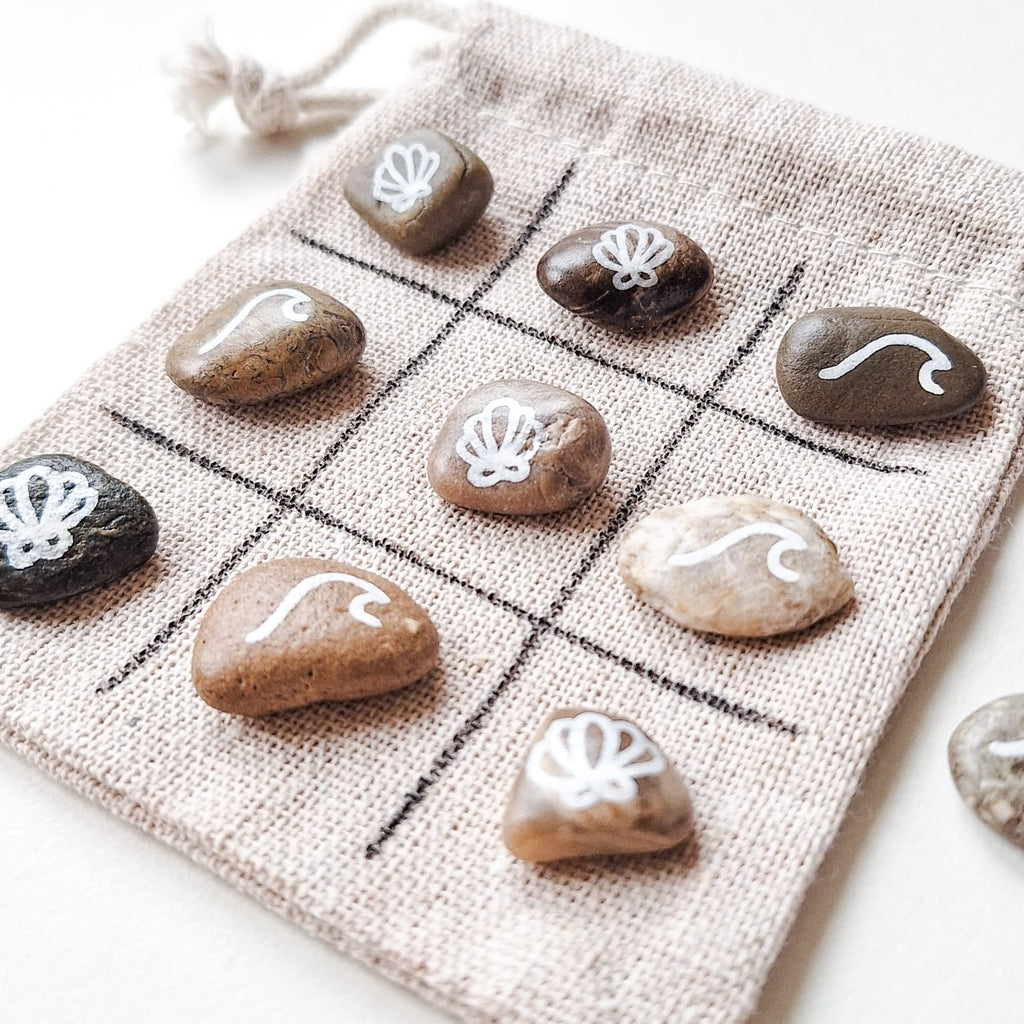 Tic-Tac-Toe-Spiel mit bemalten Ostsee-Steinen - SANDKORN Usedom 