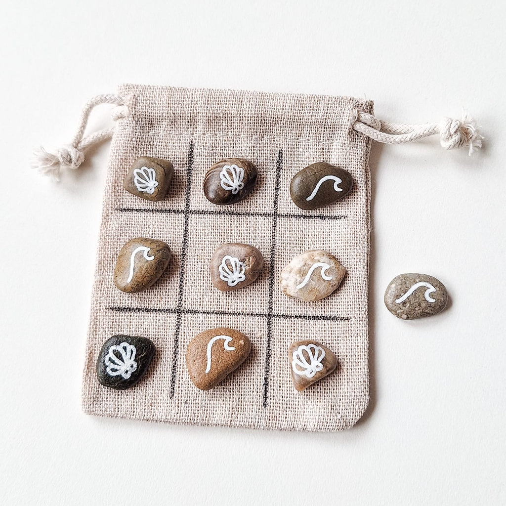 Tic-Tac-Toe-Spiel mit bemalten Ostsee-Steinen - SANDKORN Usedom 