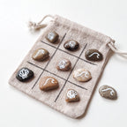 Tic-Tac-Toe-Spiel mit bemalten Ostsee-Steinen - SANDKORN Usedom 
