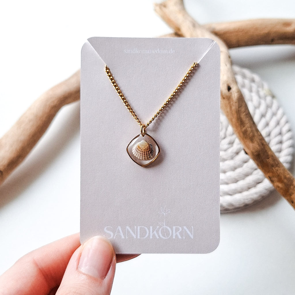 Necklace with pink flat shell