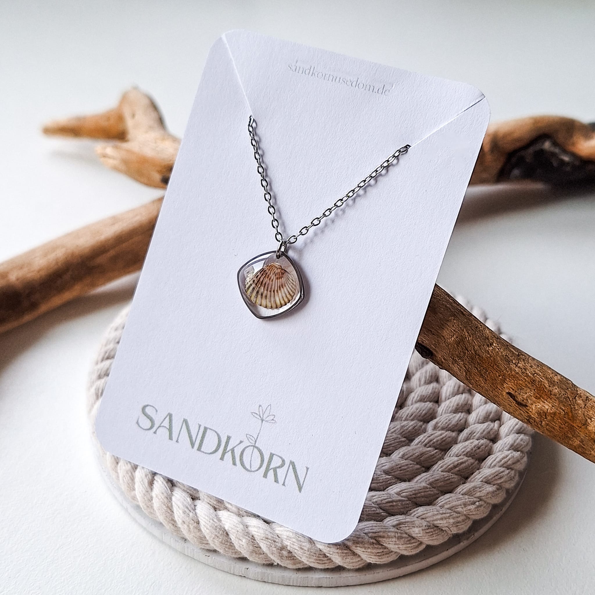 Necklace with pink flat shell