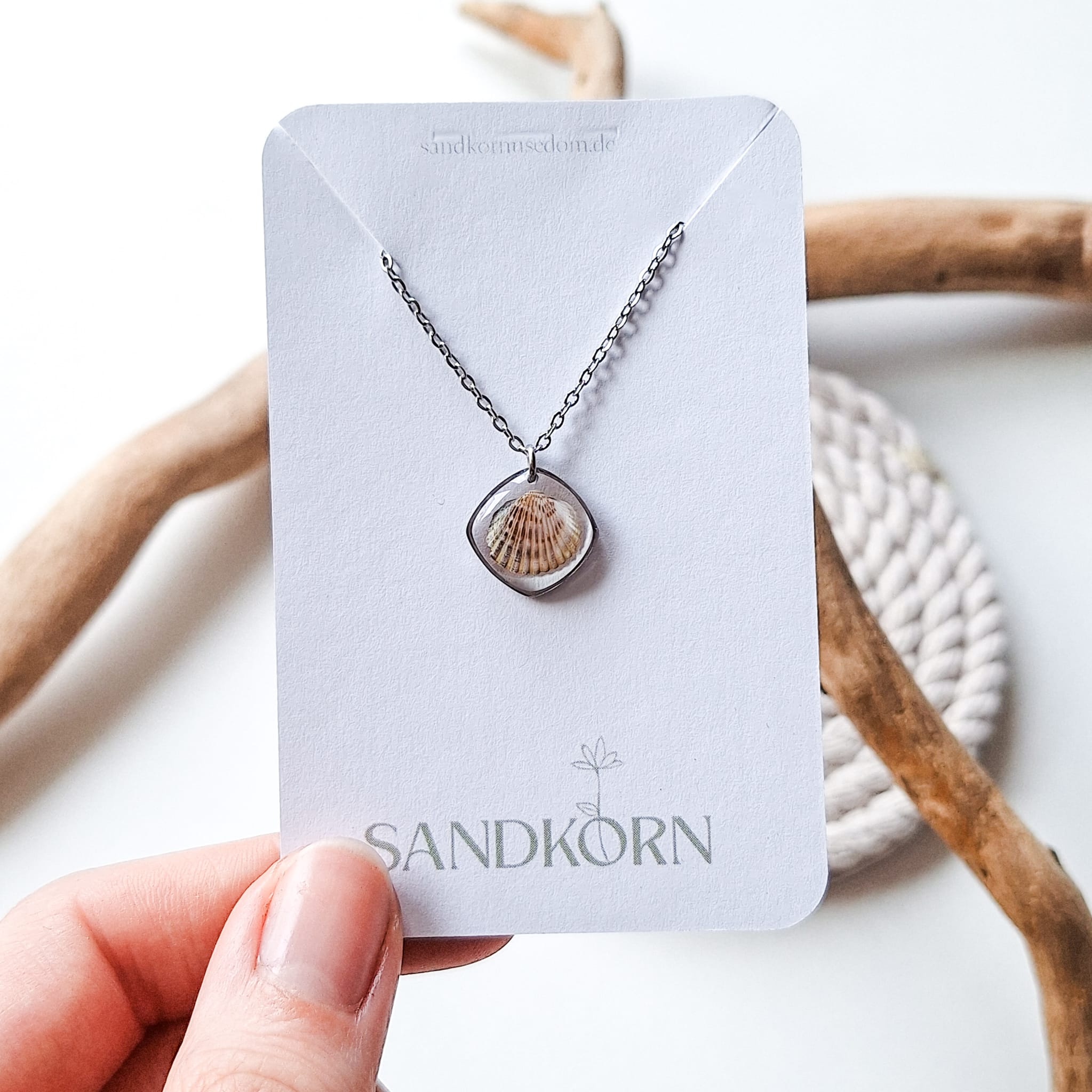 Necklace with pink flat shell