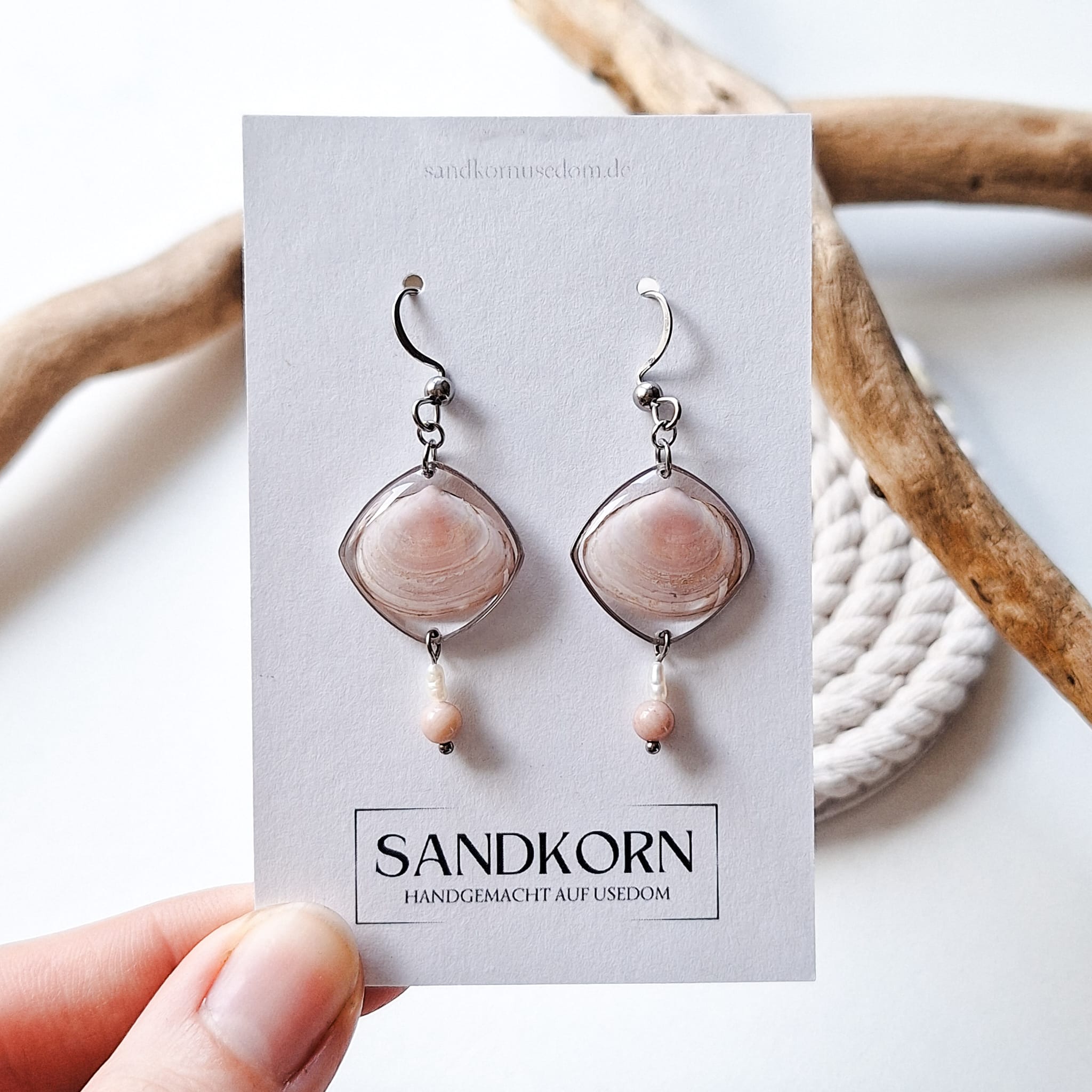 Earrings with seashells and freshwater pearls