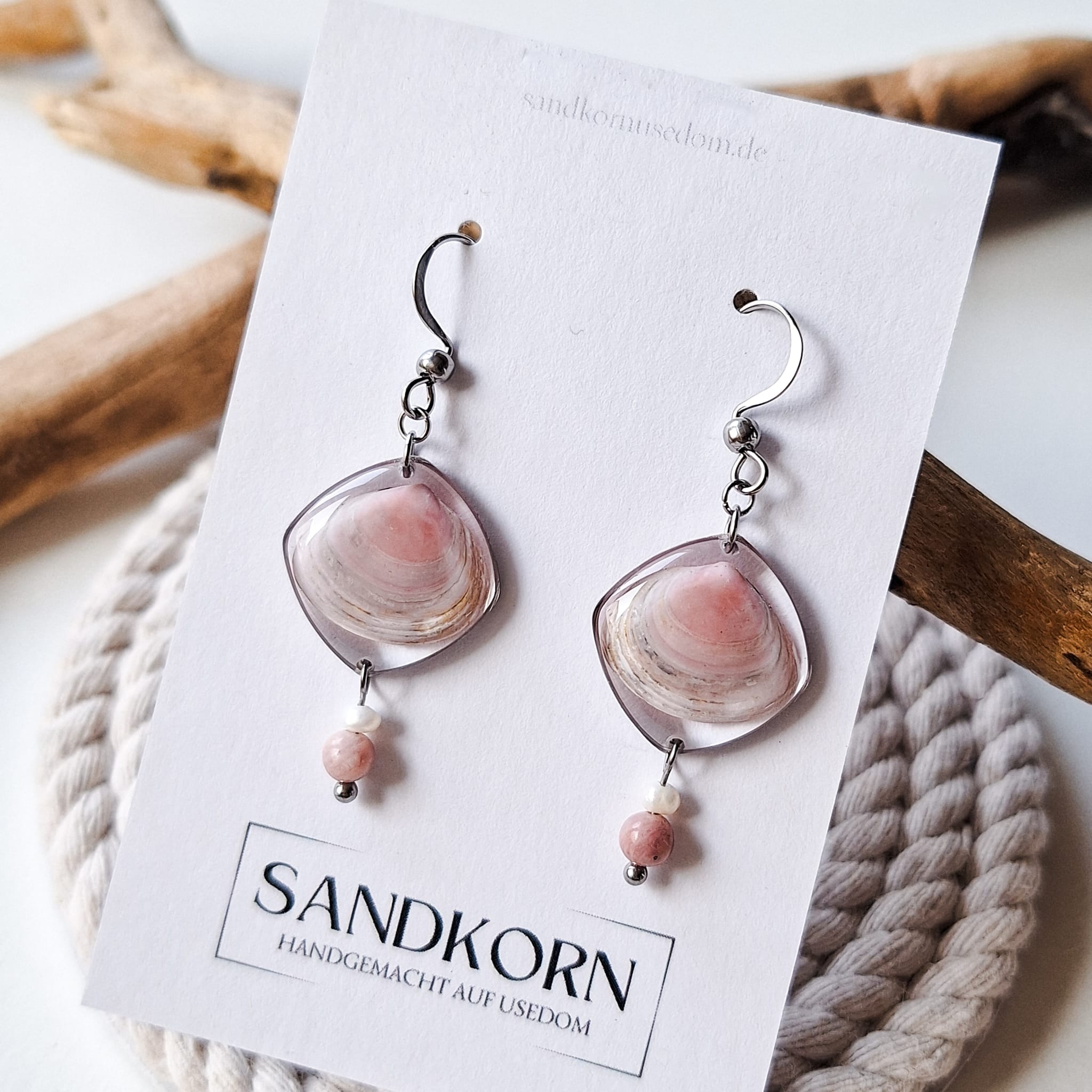Earrings with seashells and freshwater pearls