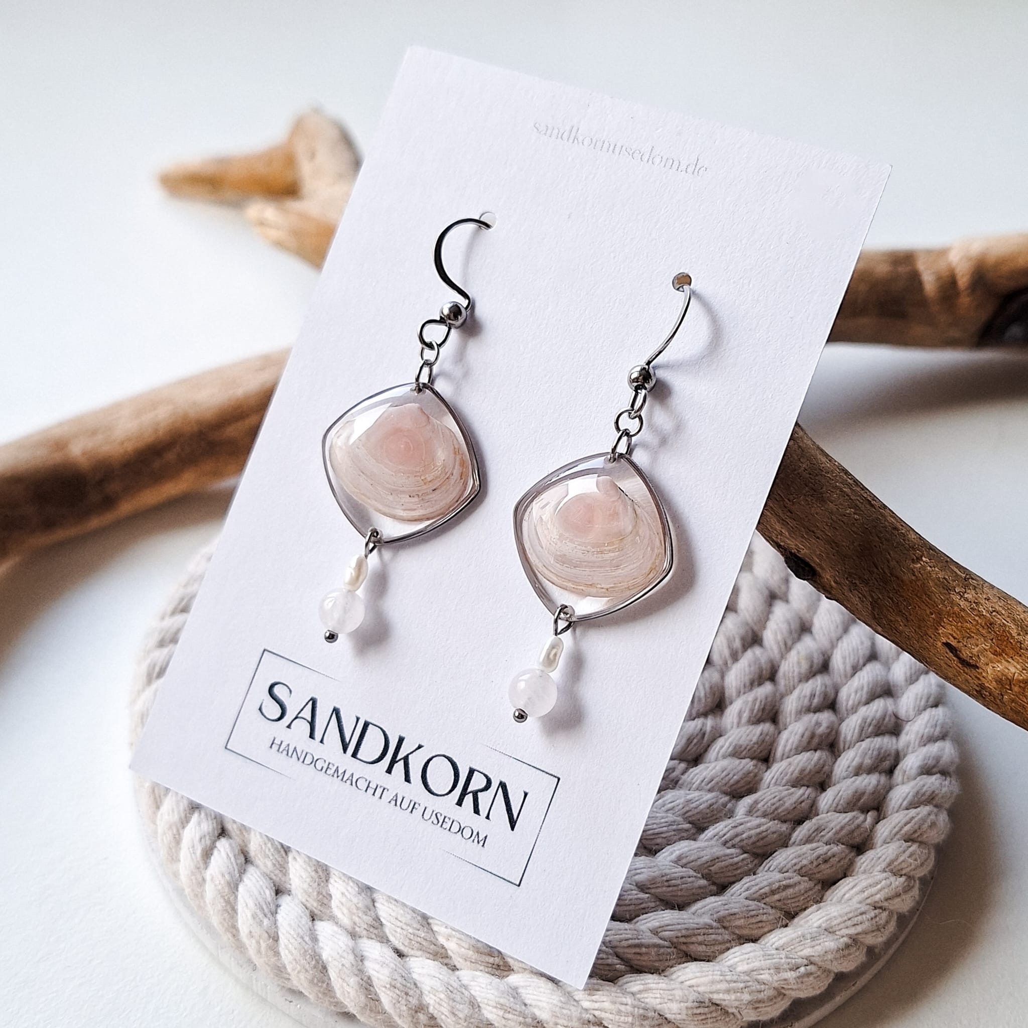 Earrings with seashells and freshwater pearls