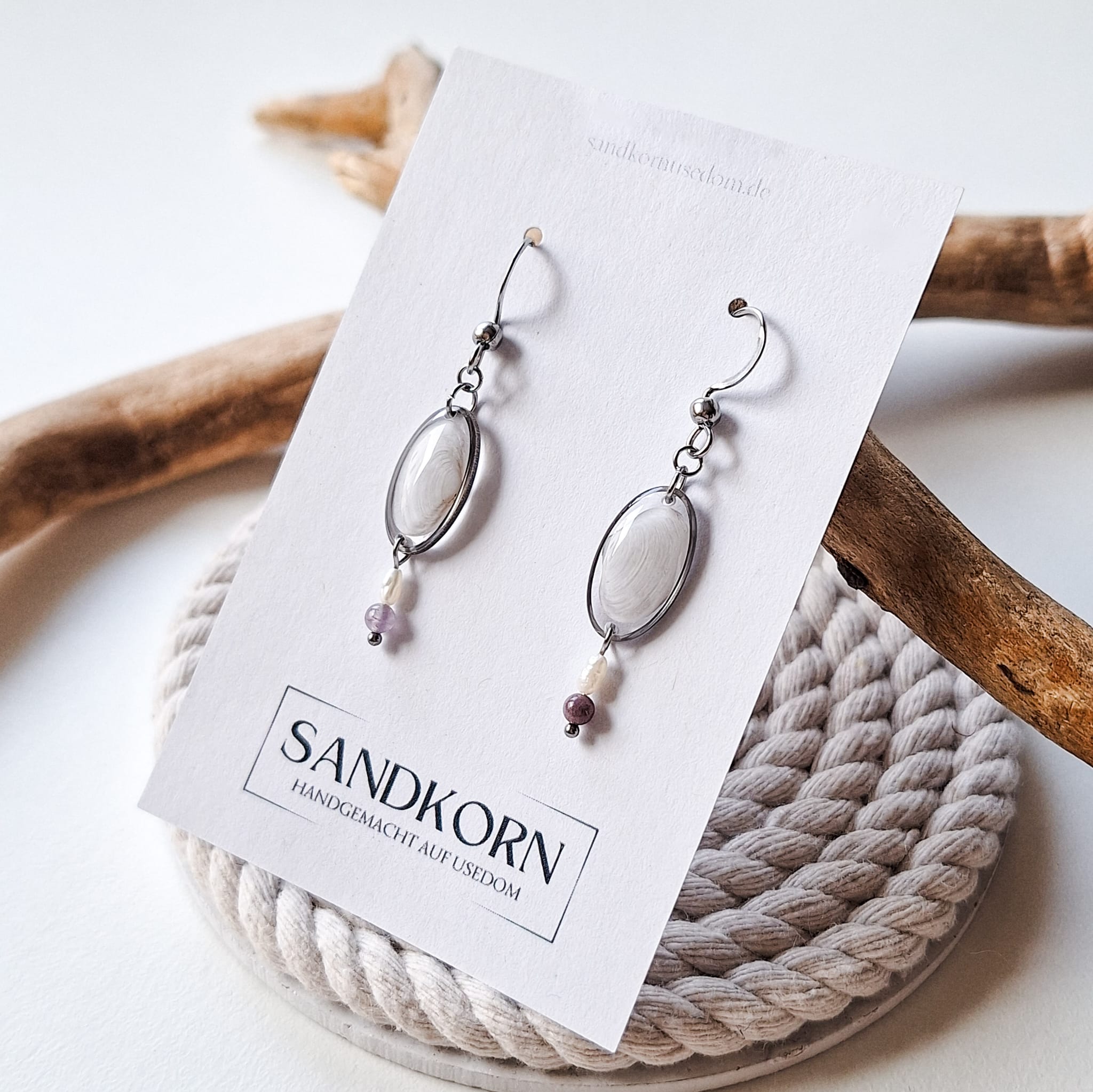 Earrings with cockle shells and freshwater pearls