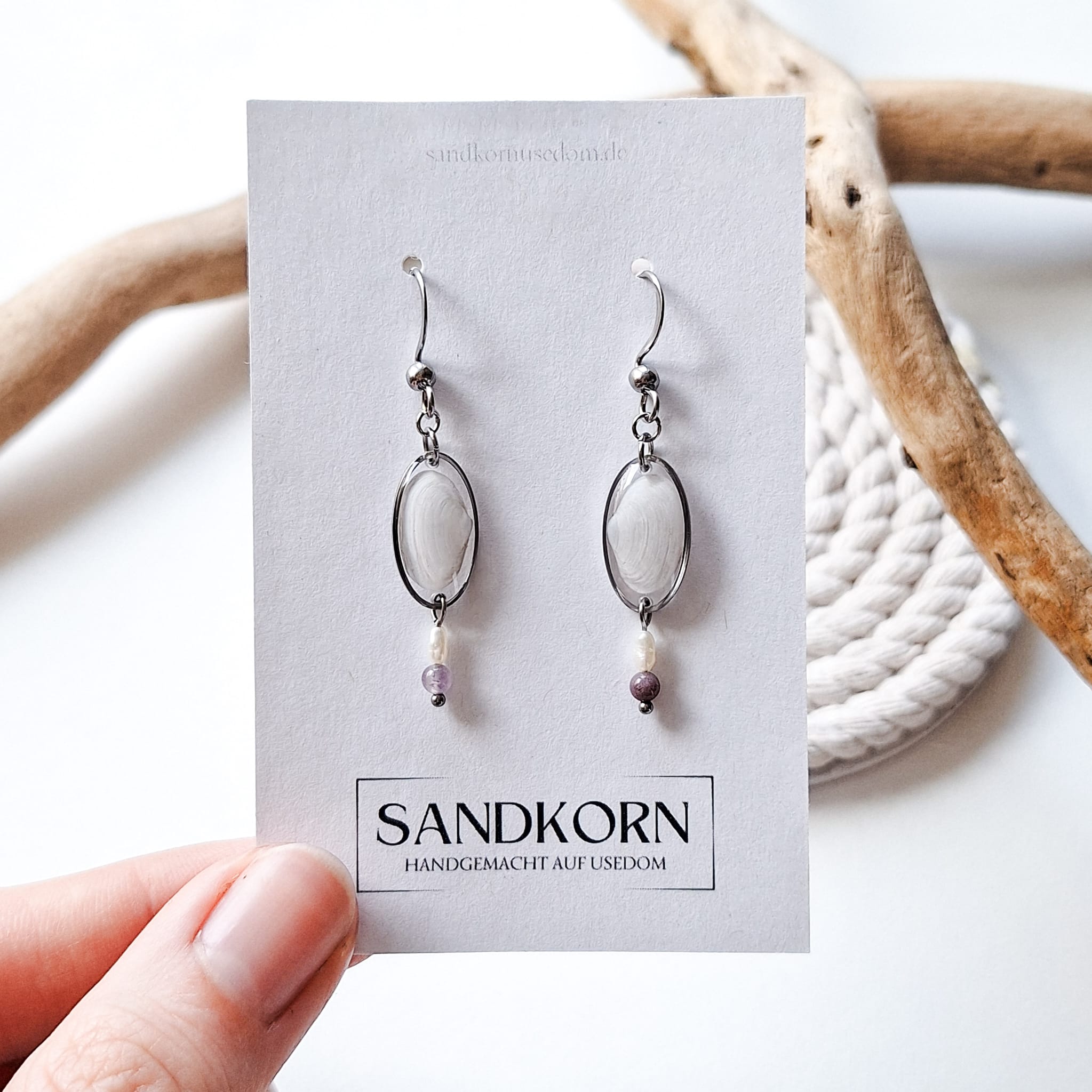 Earrings with cockle shells and freshwater pearls