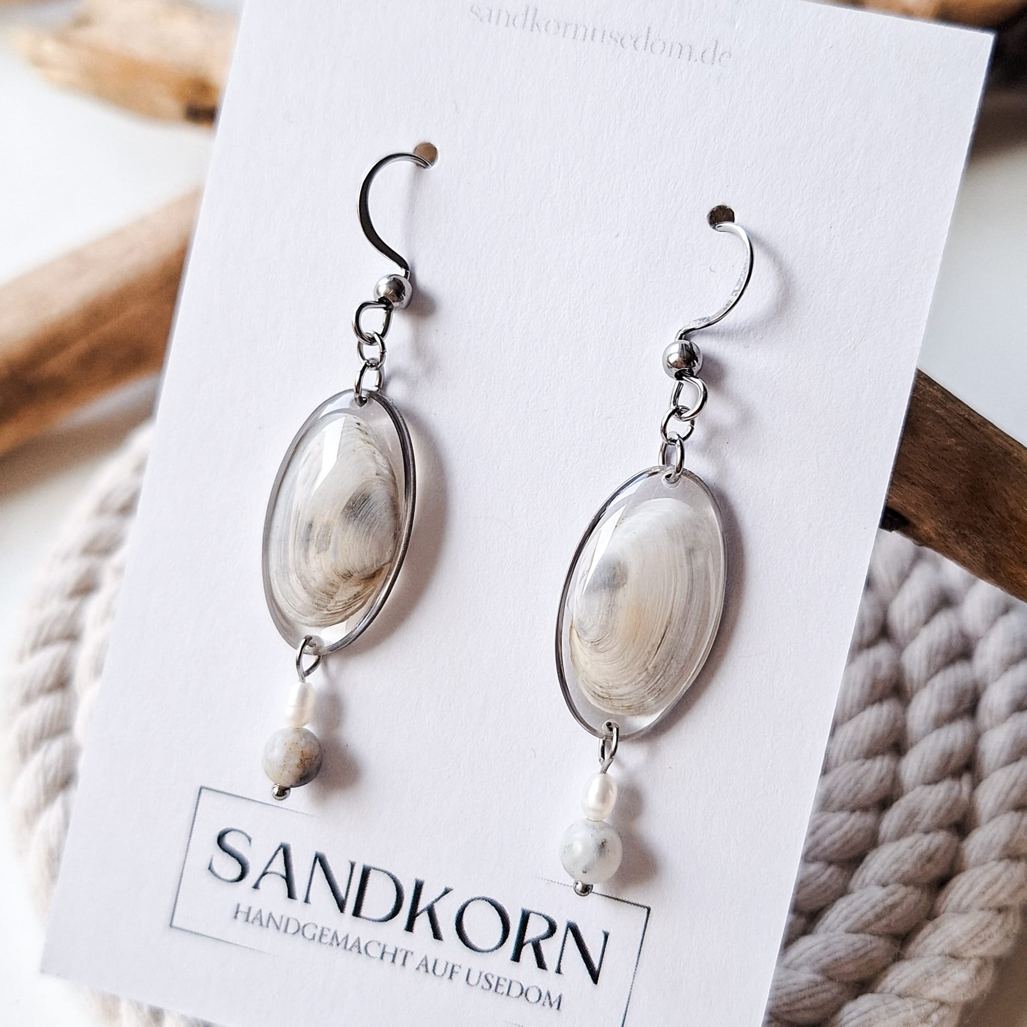 Earrings with cockle shells and freshwater pearls