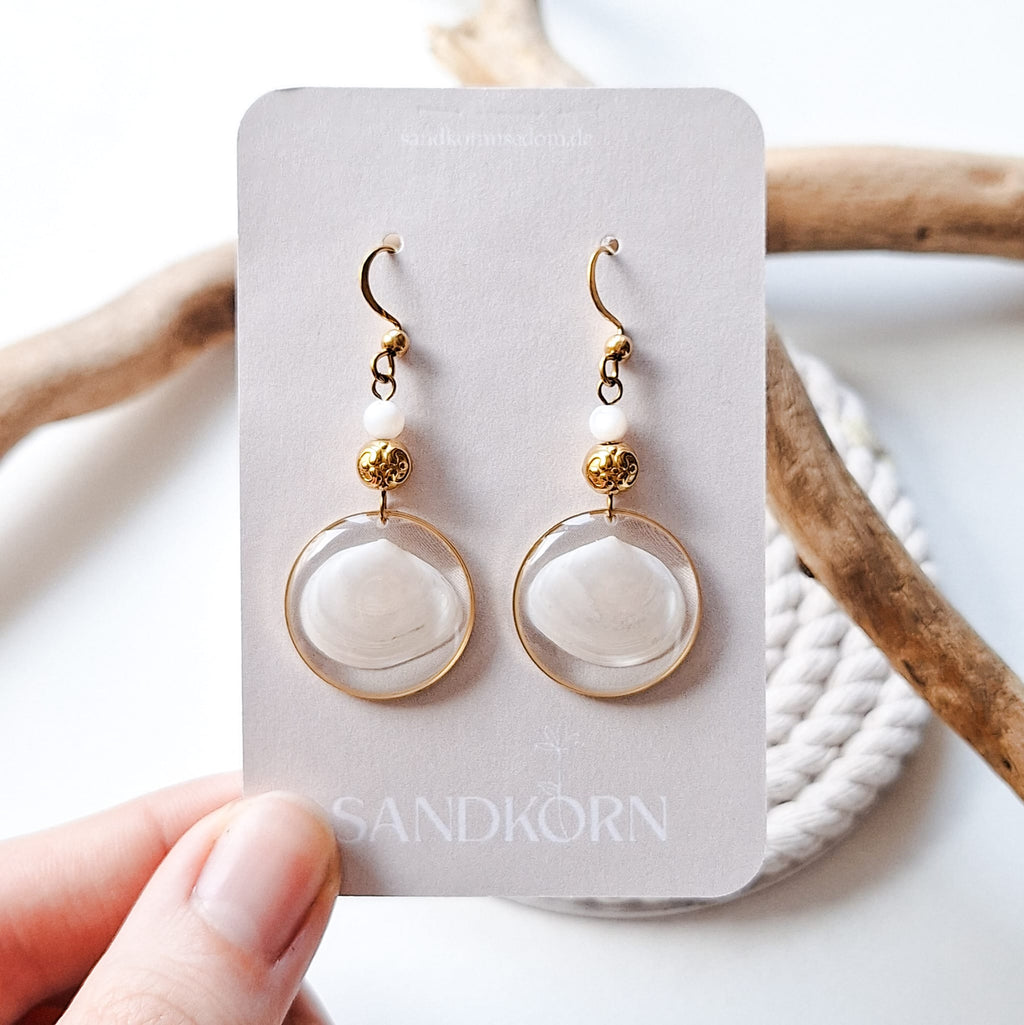 Earrings with seashells and freshwater pearls