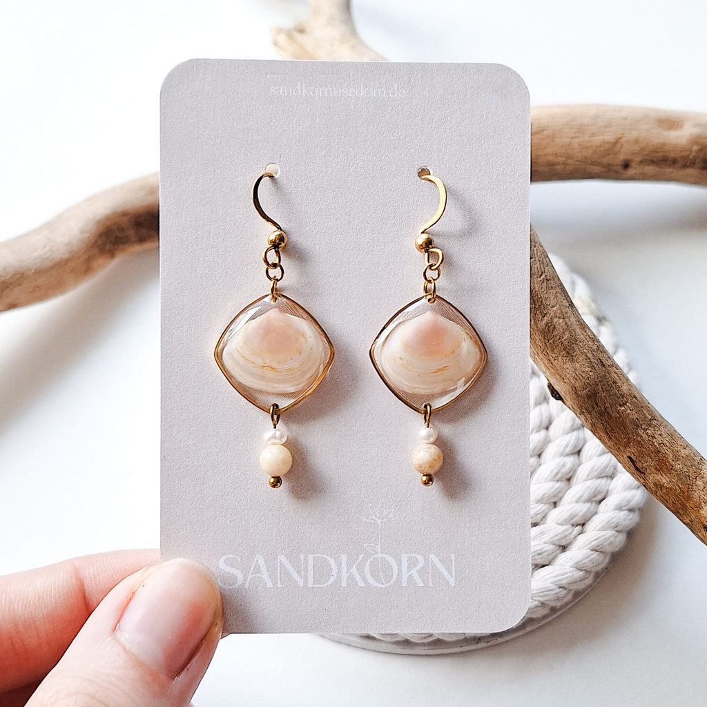 Earrings with seashells and freshwater pearls