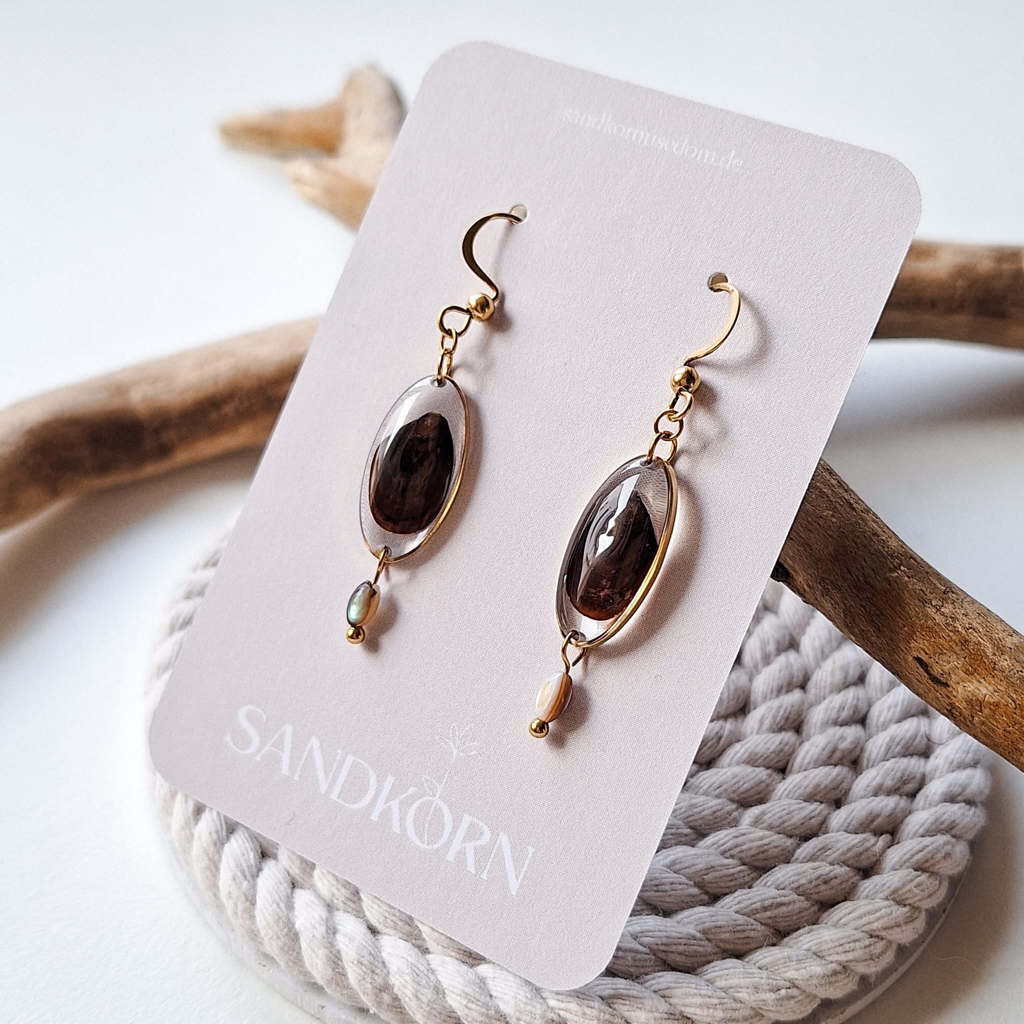 Earrings with cockle shells and freshwater pearls