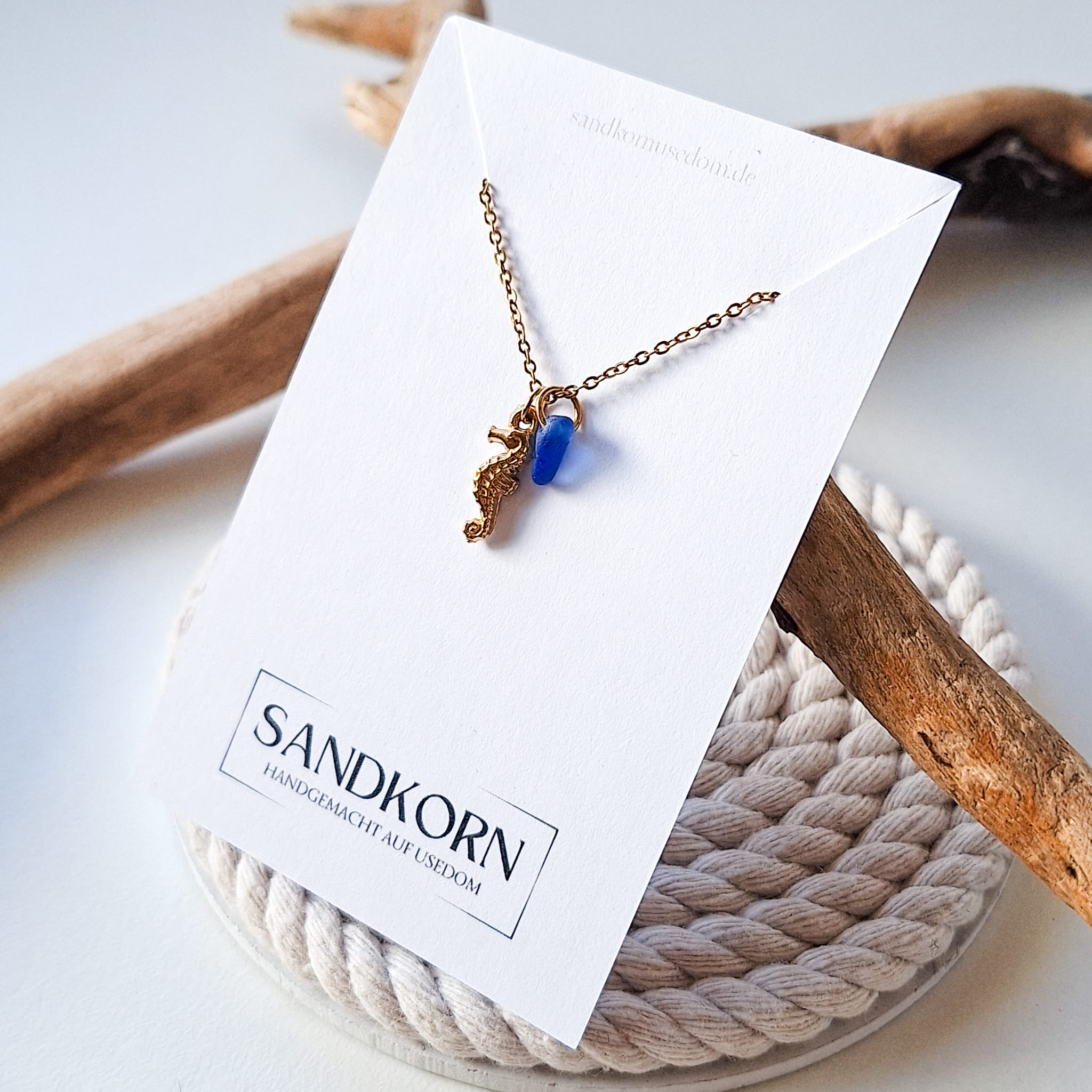 Halskette mit Seepferdchen und Seeglas - Blau
