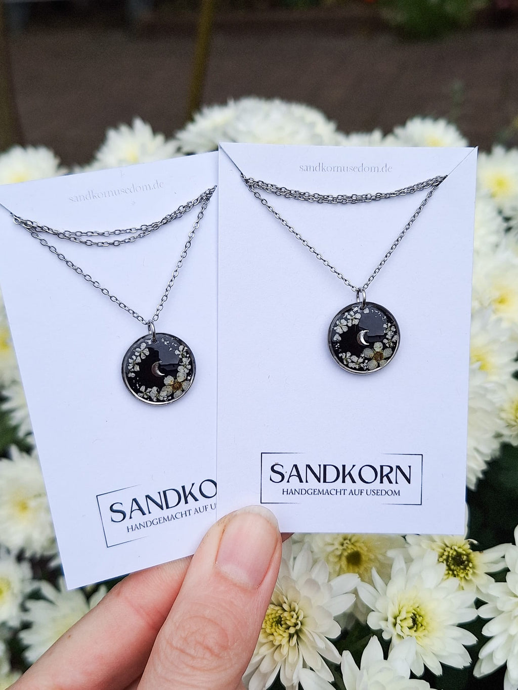 Halskette mit Mond, Spiere und Wilder Möhre