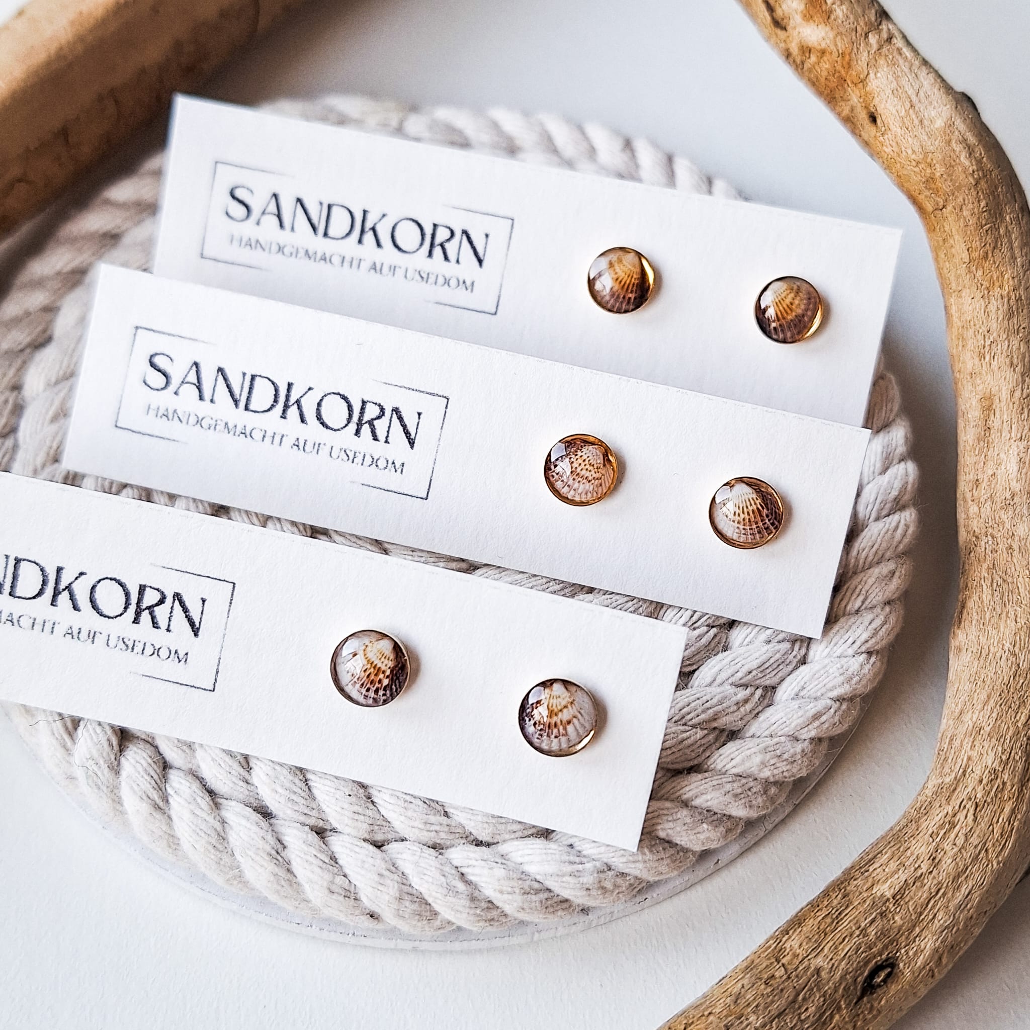 Heart-shaped stud earrings - Gold 7 mm