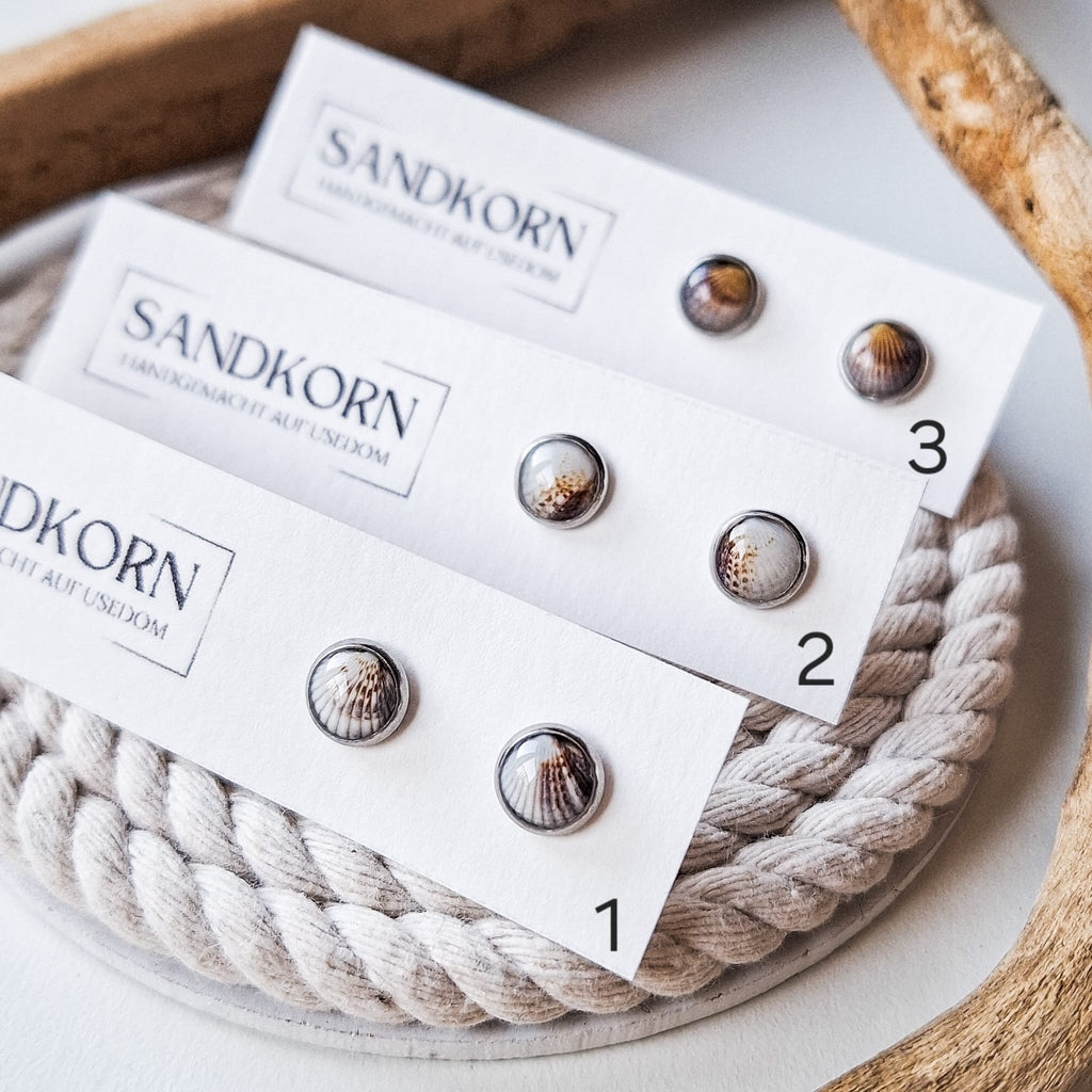 Heart-shaped stud earrings - silver, 8 mm