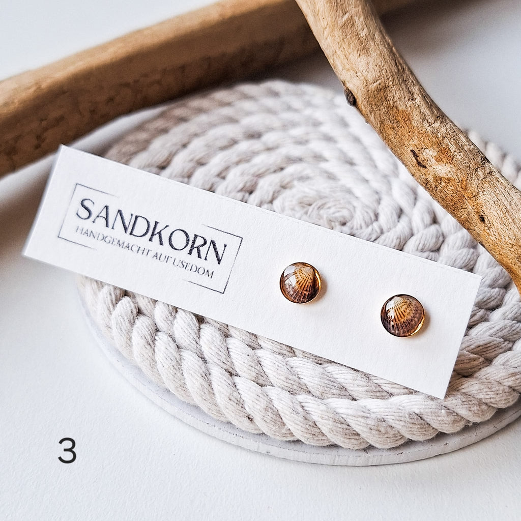 Heart-shaped stud earrings - Gold 7 mm